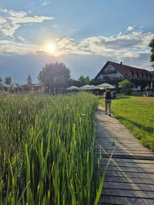 Pensjonat Rybaczówka - noclegi, restauracja, port