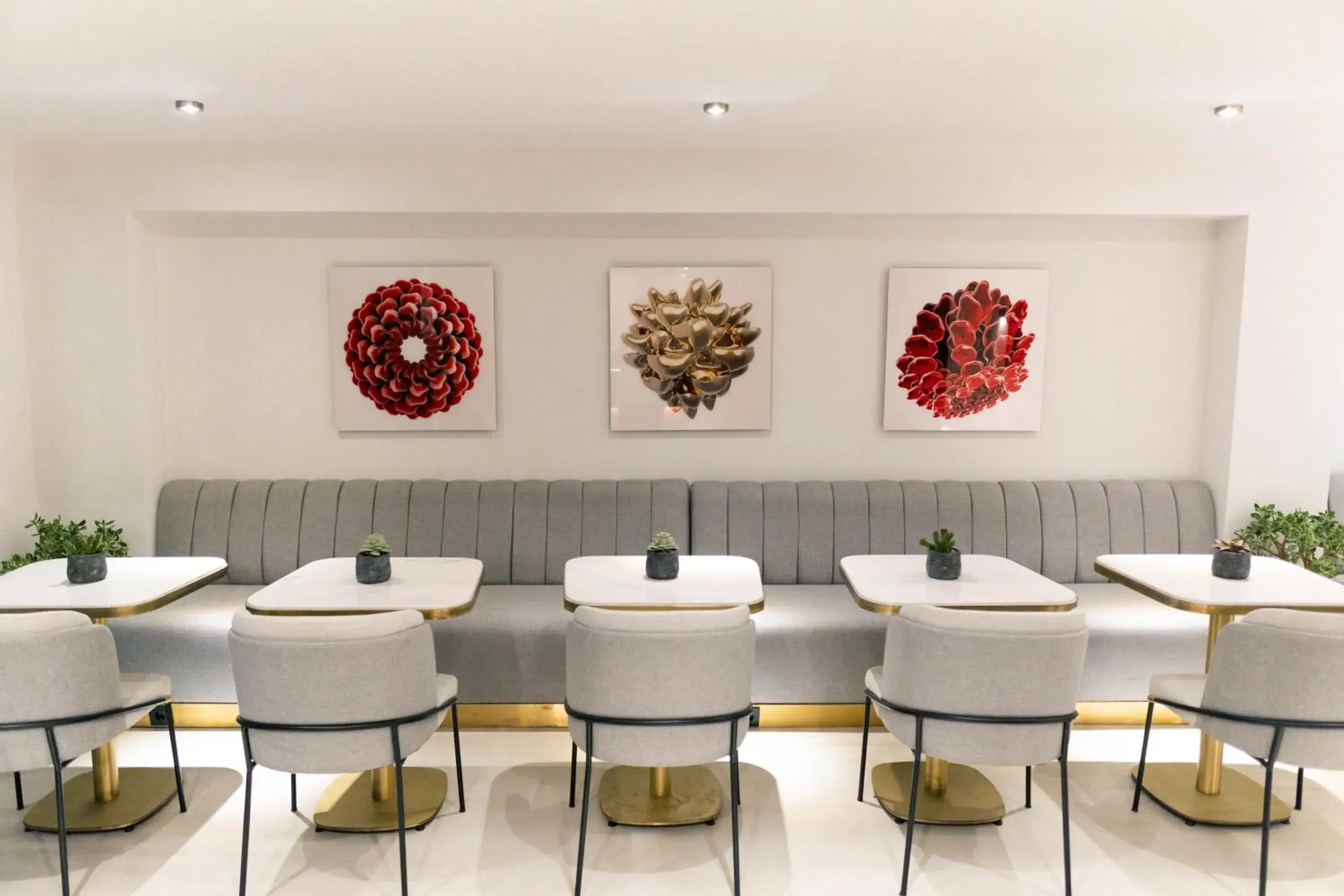 Restaurant/places to eat in MEG HOTEL Restaurant/places to eat in MEG HOTEL