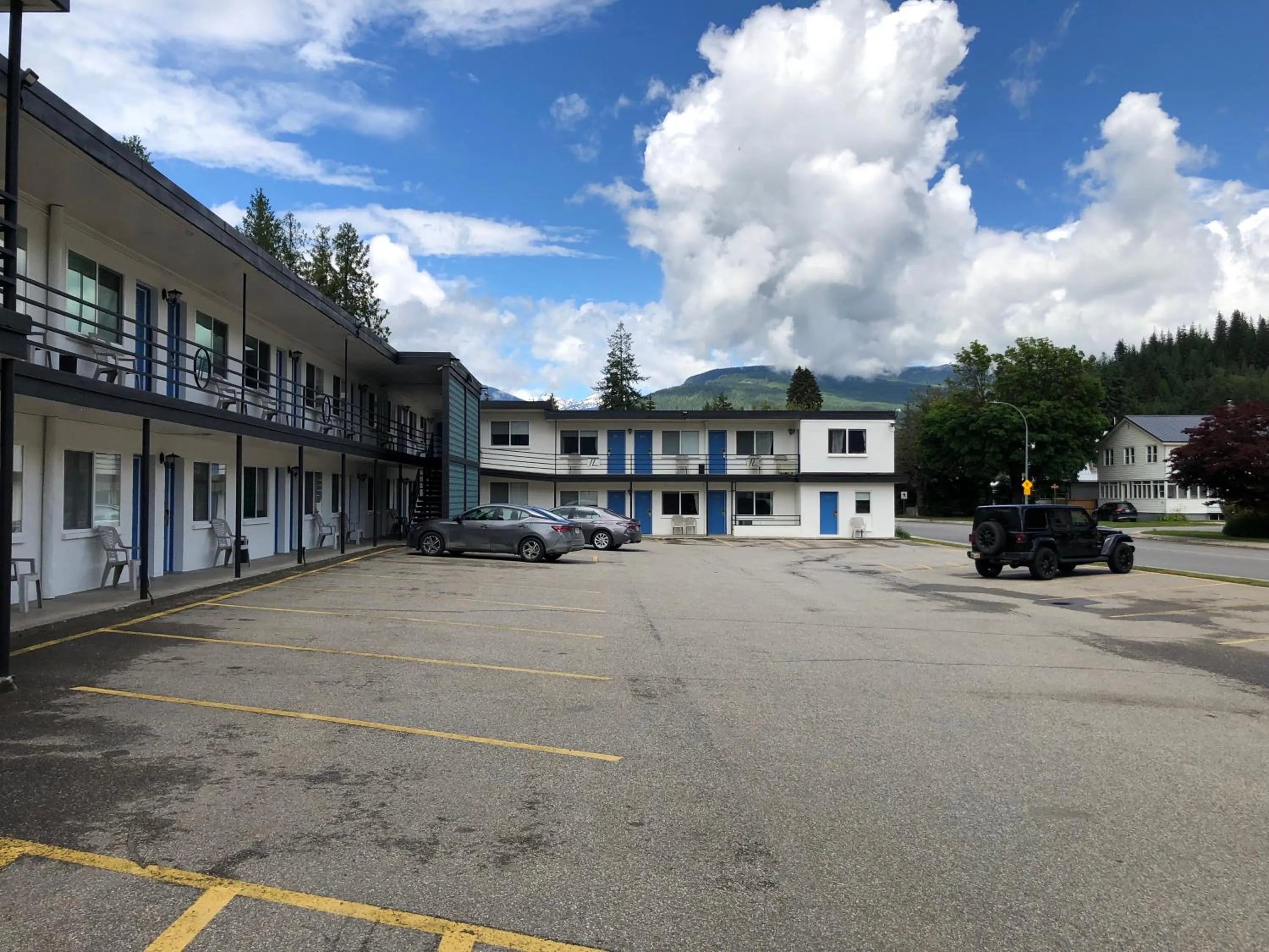 Property building in Revelstoke Lodge