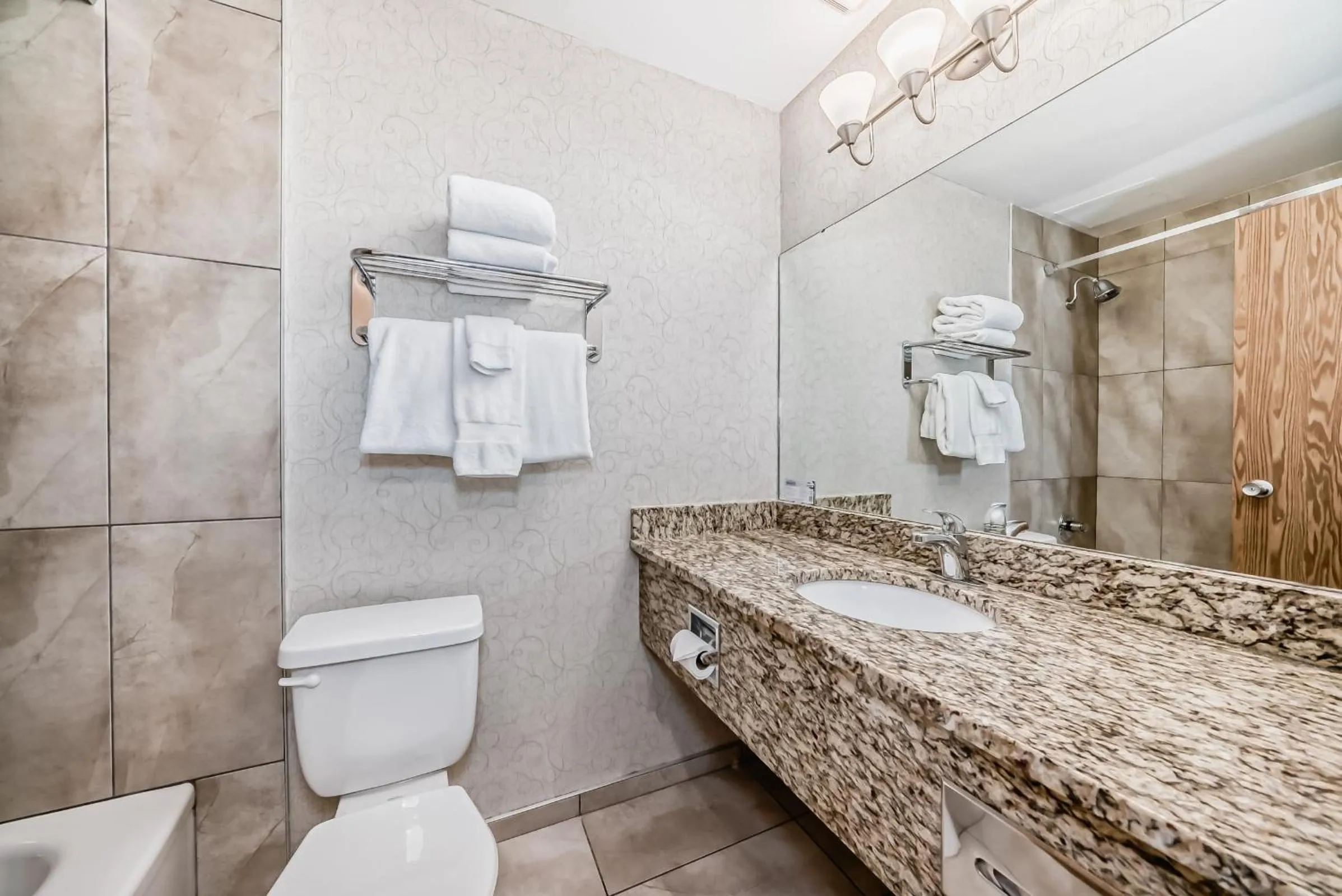 Invermere Inn & Suites