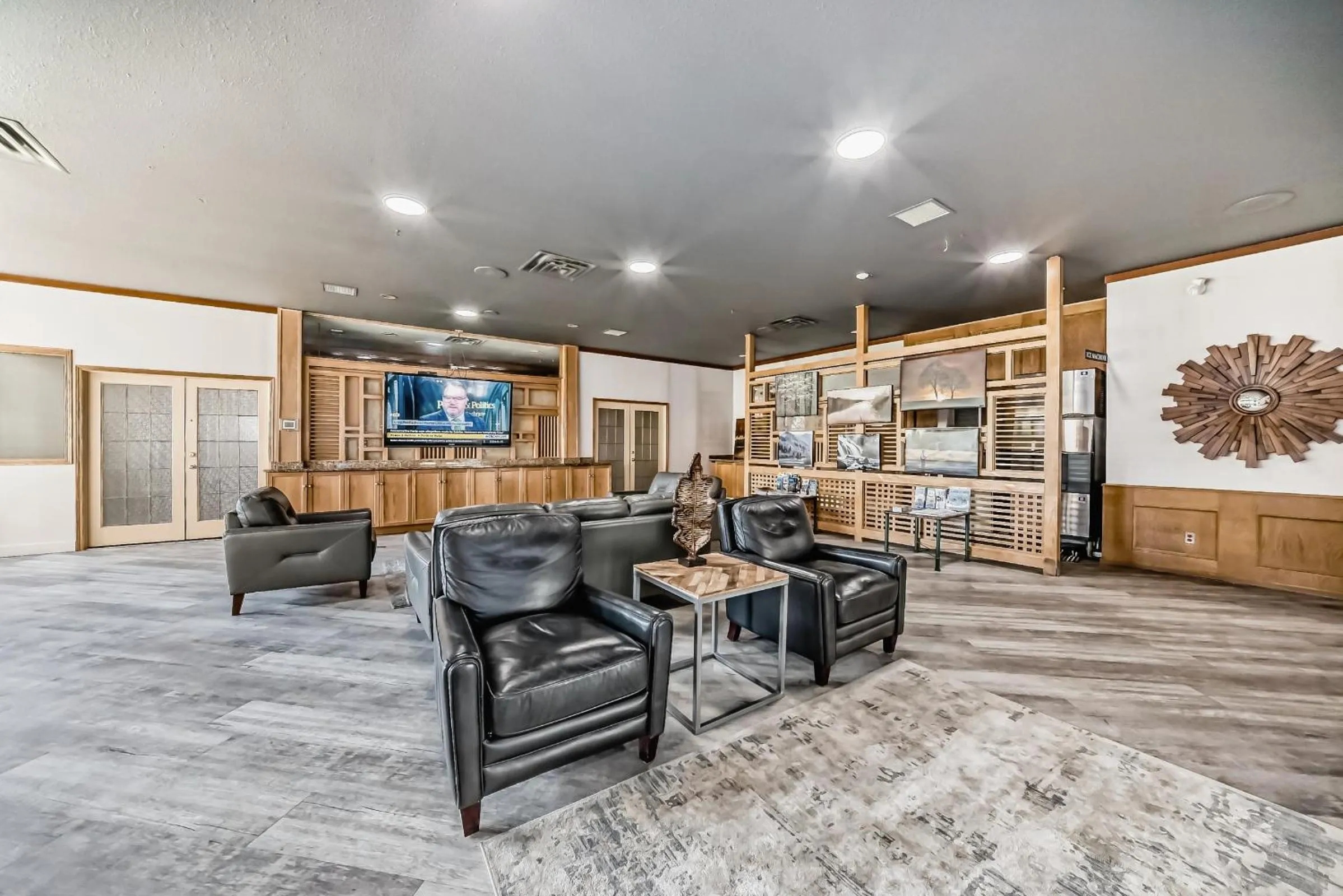 Communal lounge/ TV room in Invermere Inn & Suites