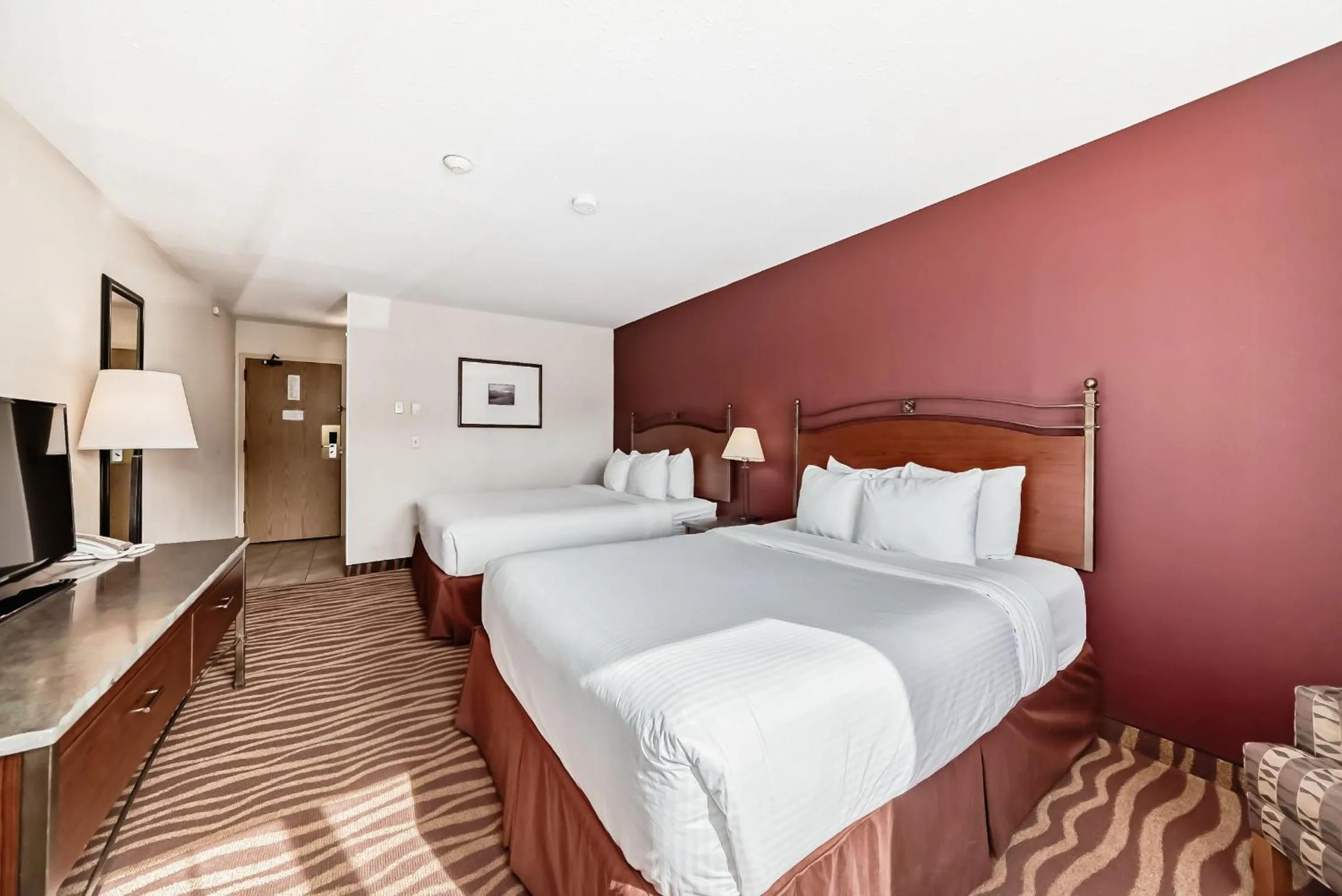 Bedroom, Bed in Invermere Inn & Suites