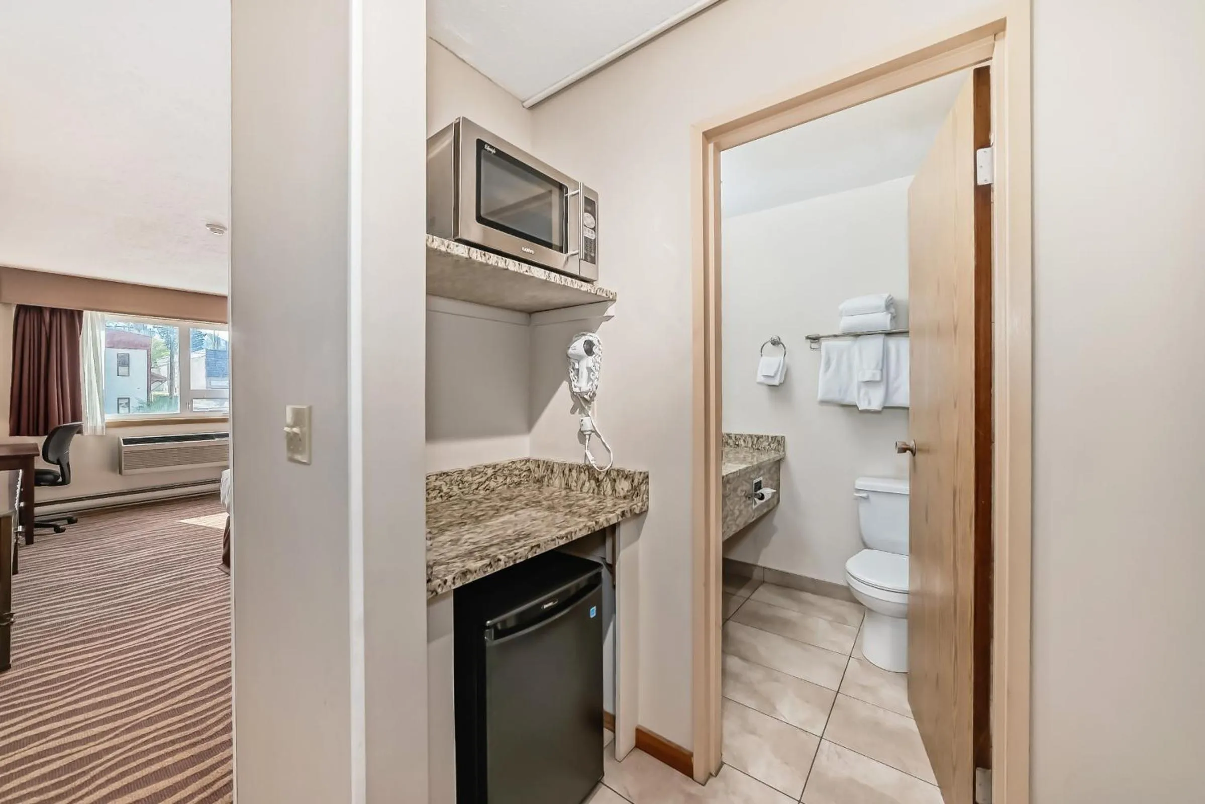 hair dryier in Invermere Inn & Suites