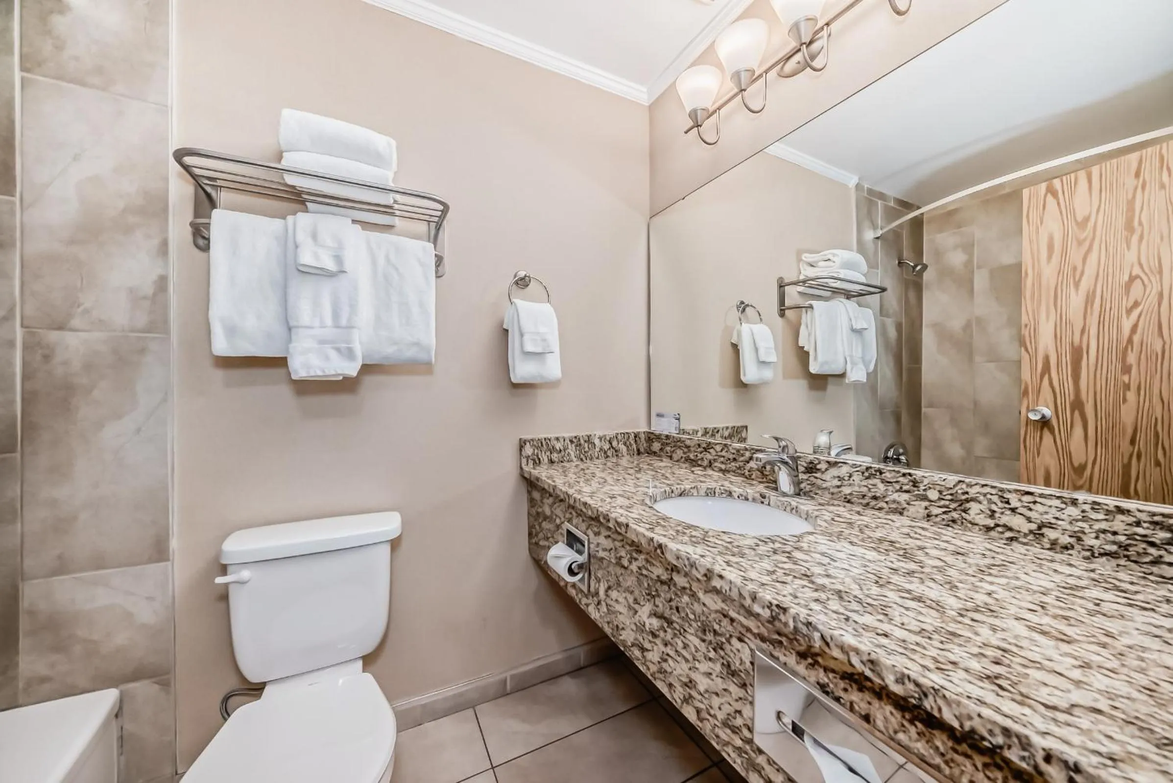 Shower in Invermere Inn & Suites