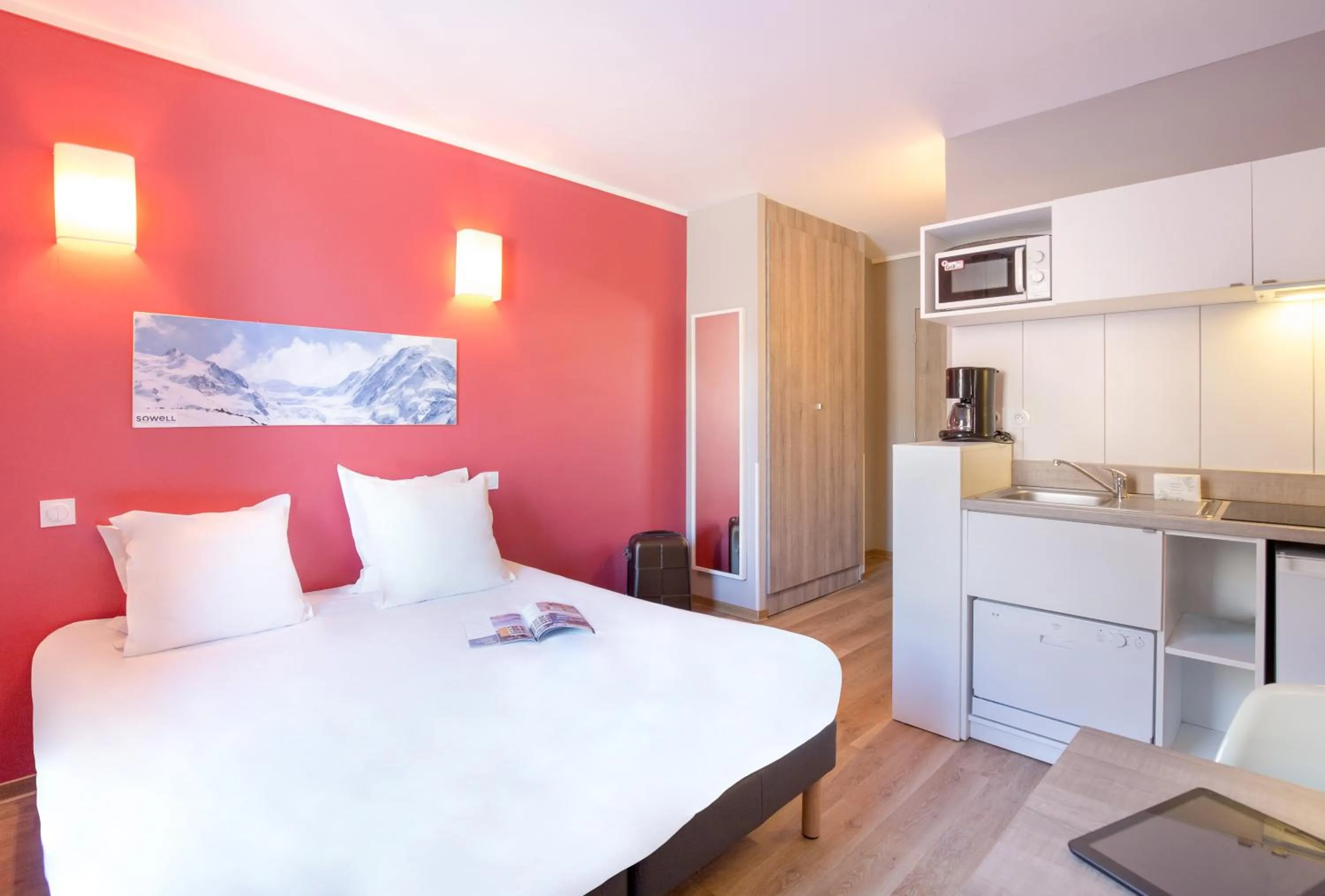 Bedroom, Bed in SOWELL RESIDENCES New Chastillon