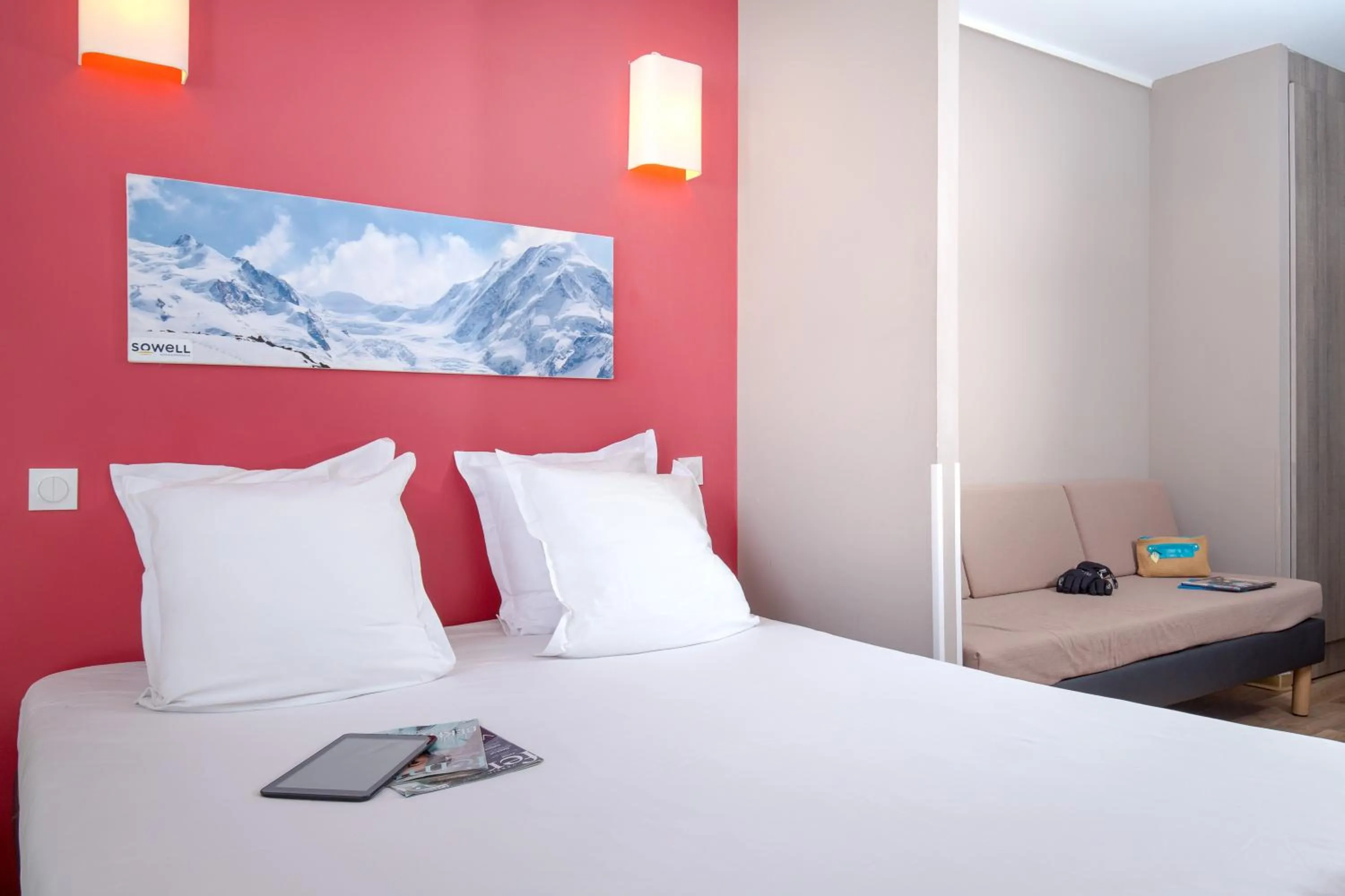 Bedroom, Bed in SOWELL RESIDENCES New Chastillon