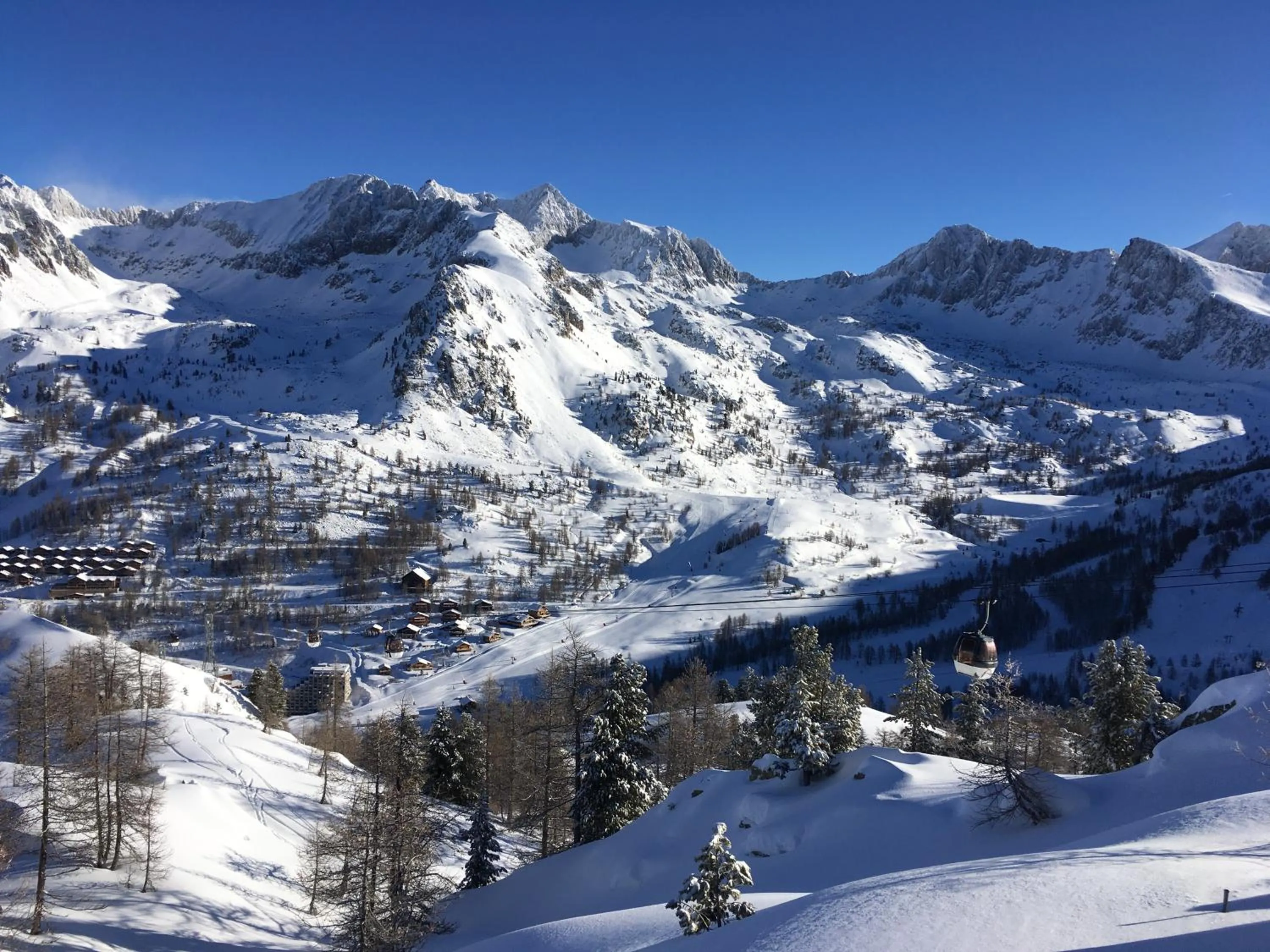 Skiing in SOWELL RESIDENCES New Chastillon