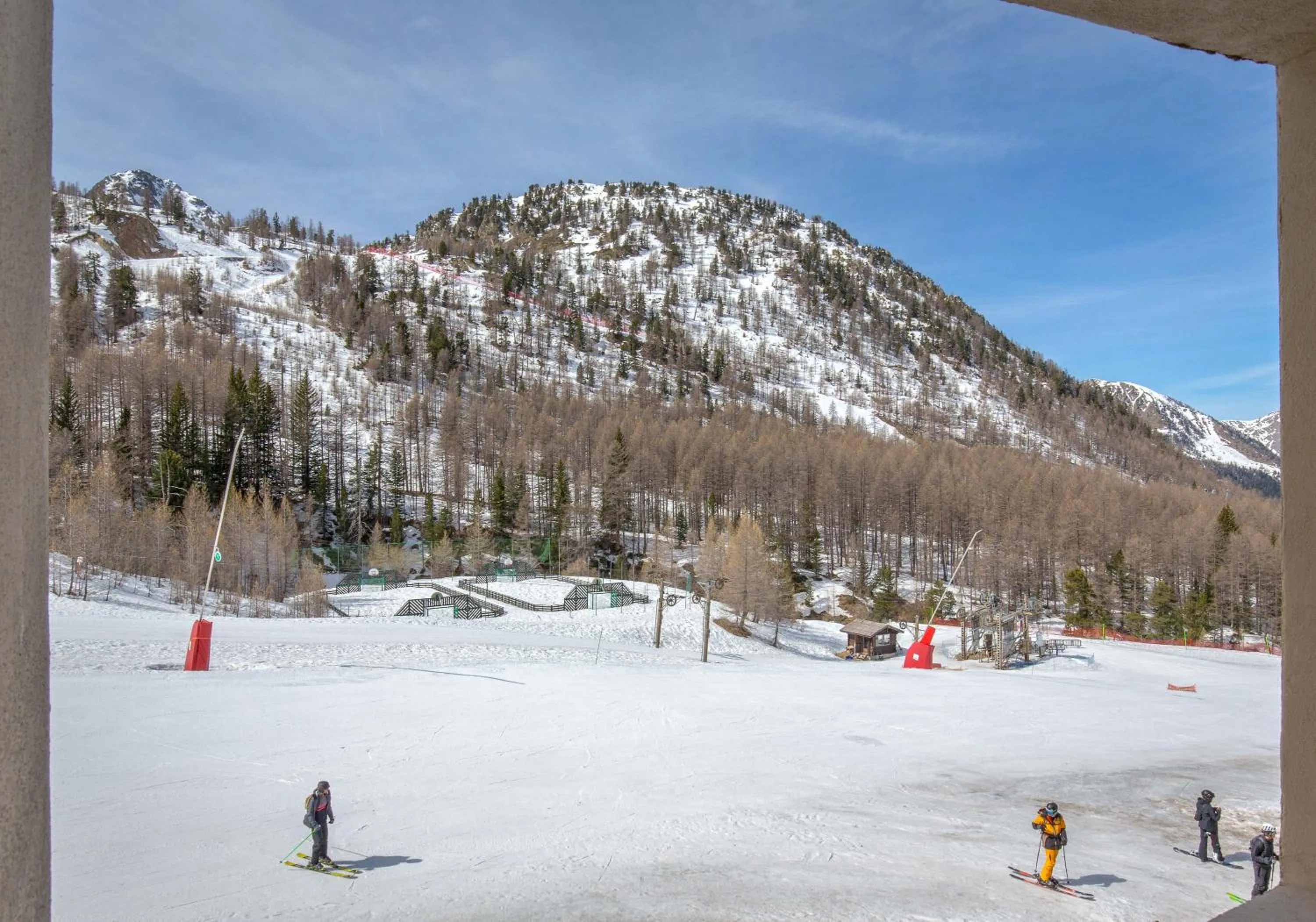 Skiing in SOWELL RESIDENCES New Chastillon