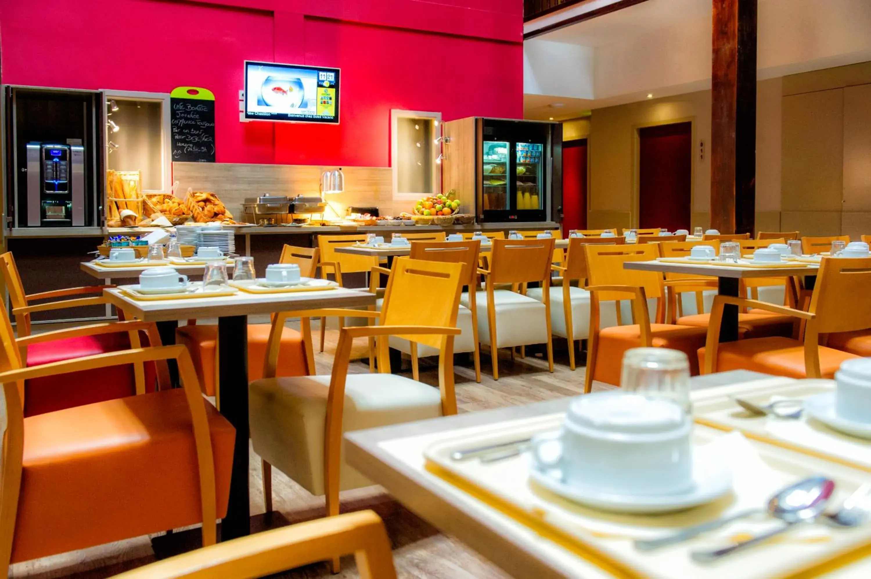 Restaurant/places to eat in SOWELL RESIDENCES New Chastillon Restaurant/places to eat in SOWELL RESIDENCES New Chastillon