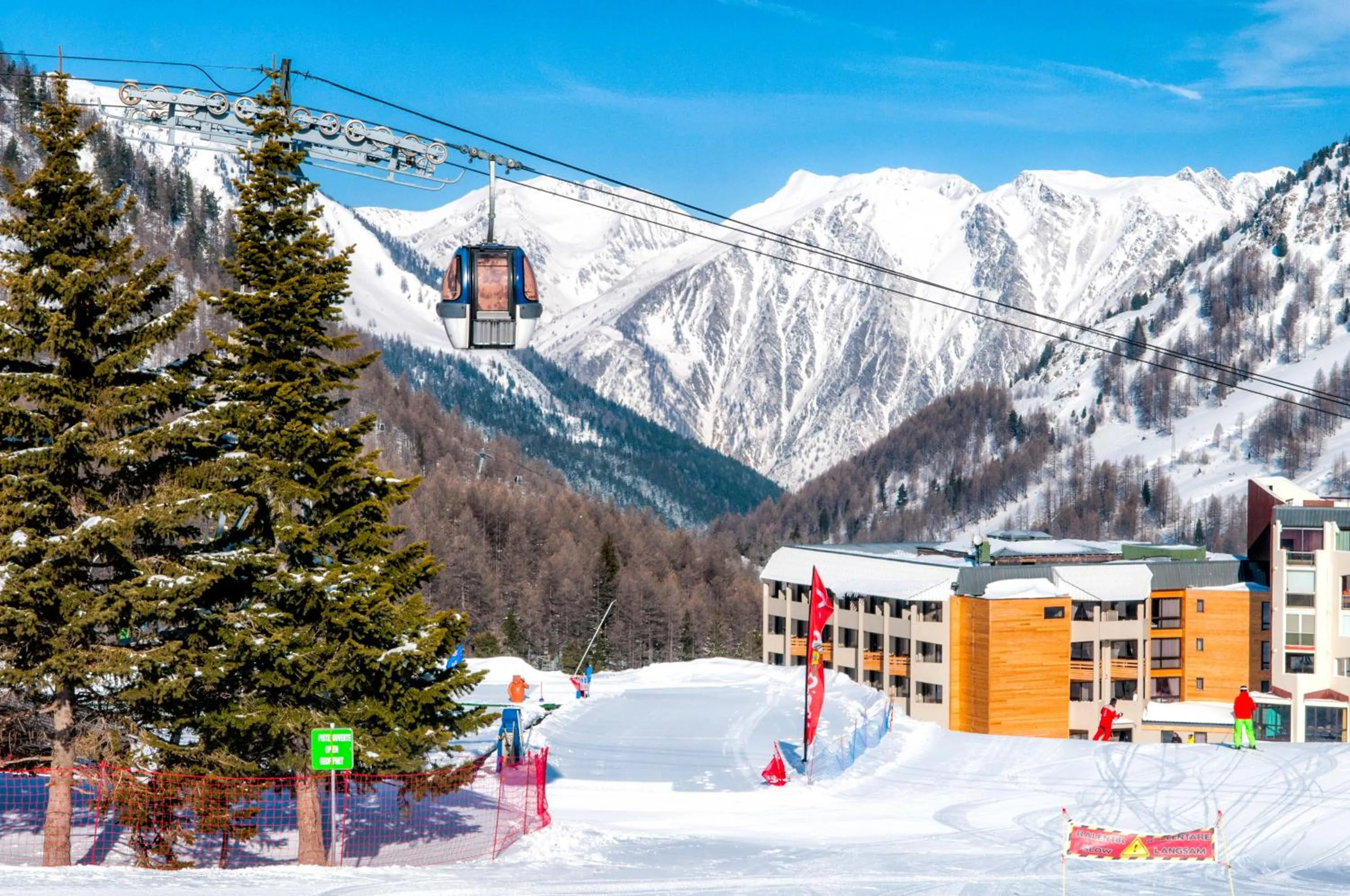 Bird's eye view in SOWELL RESIDENCES New Chastillon