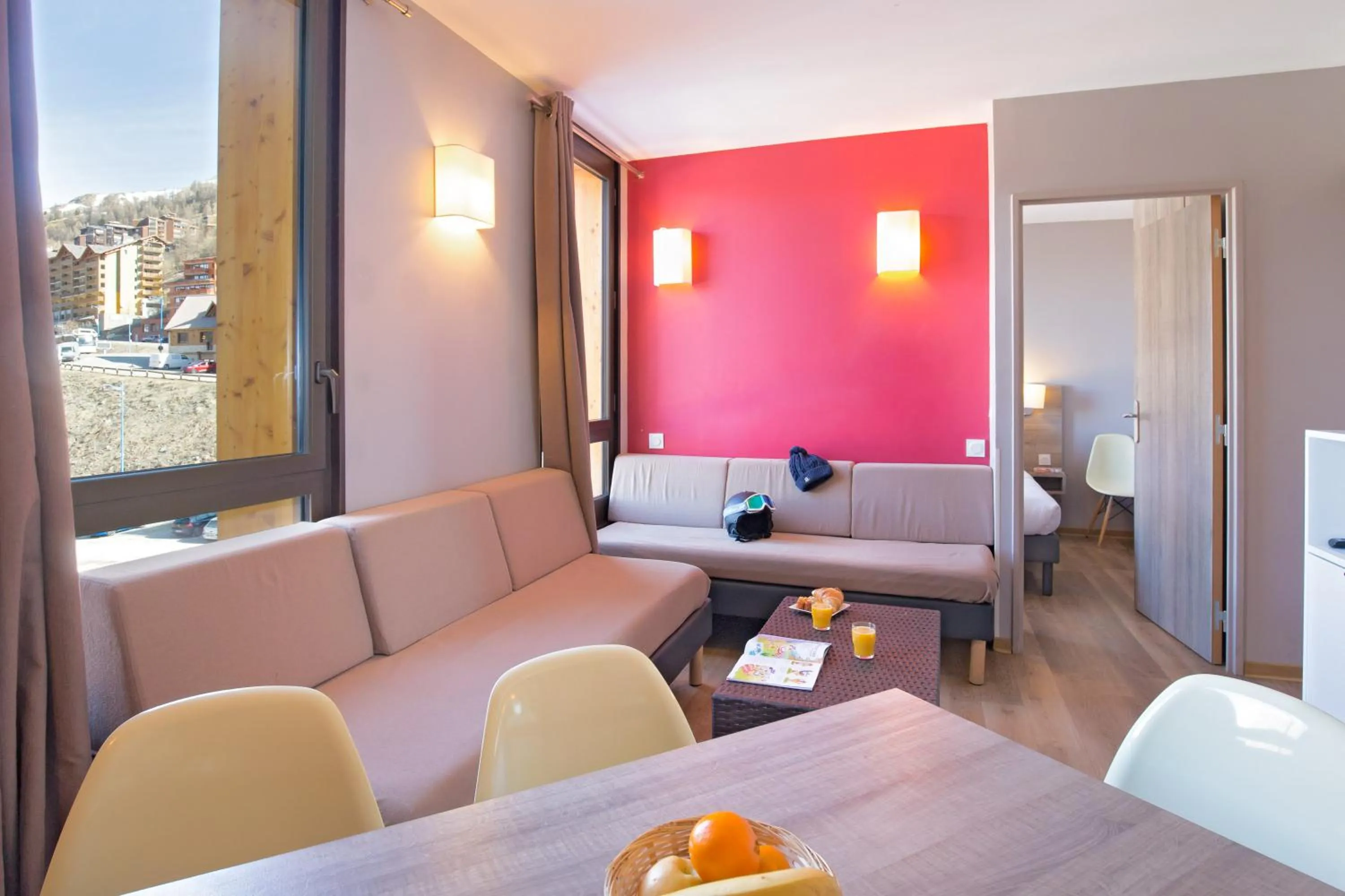 Photo of the whole room in SOWELL RESIDENCES New Chastillon