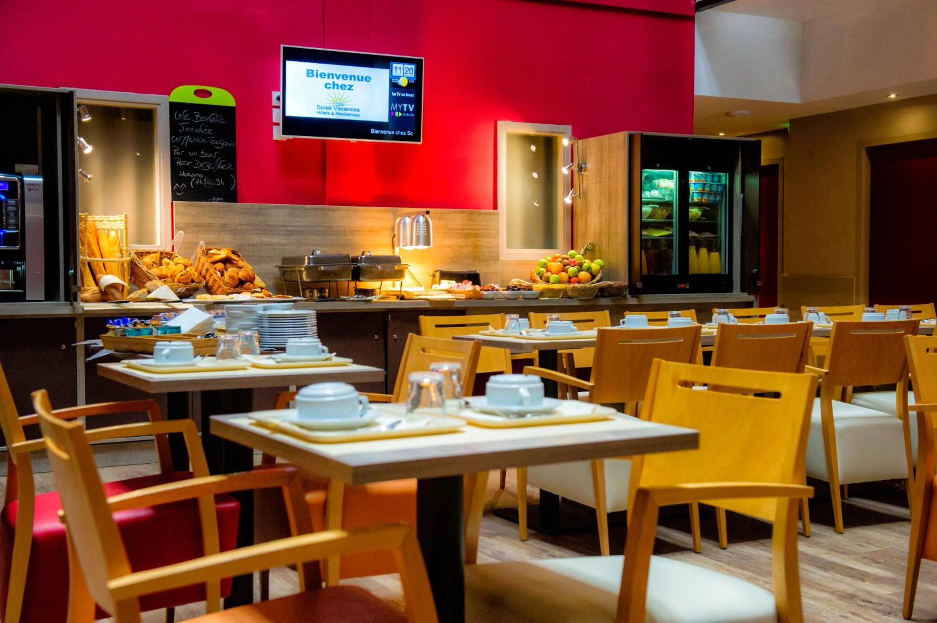 American breakfast in SOWELL RESIDENCES New Chastillon