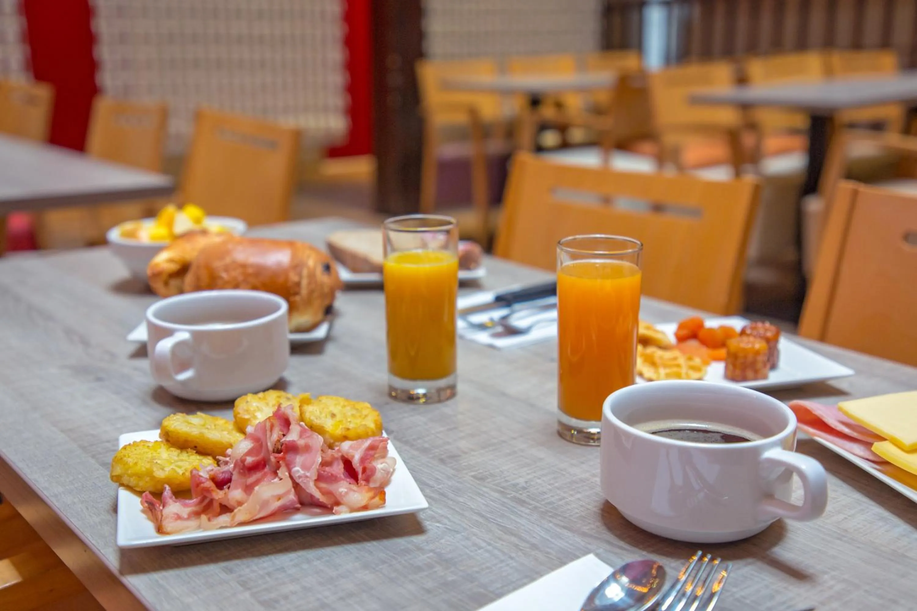 Buffet breakfast in SOWELL RESIDENCES New Chastillon