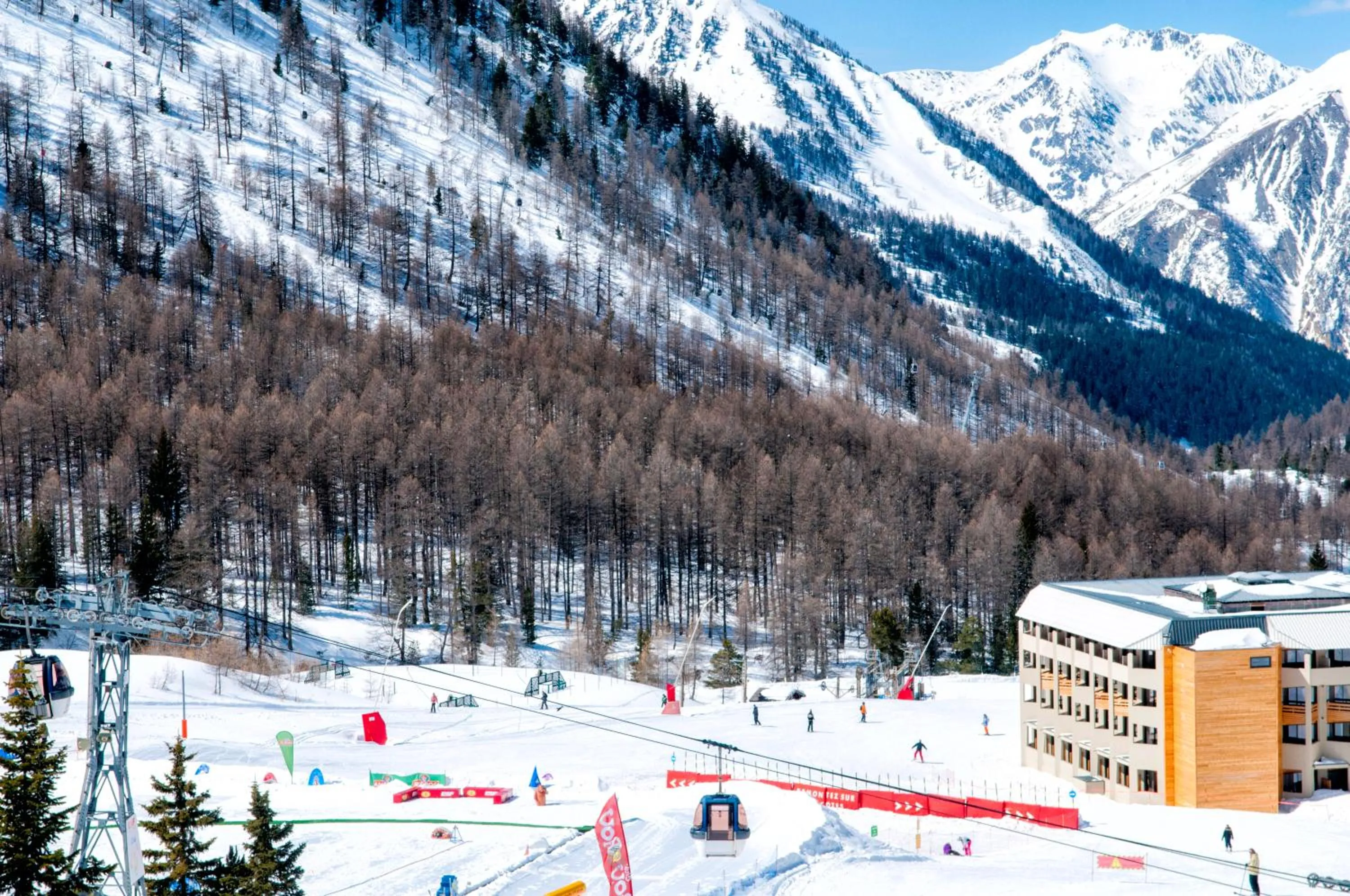 Facade/entrance in SOWELL RESIDENCES New Chastillon