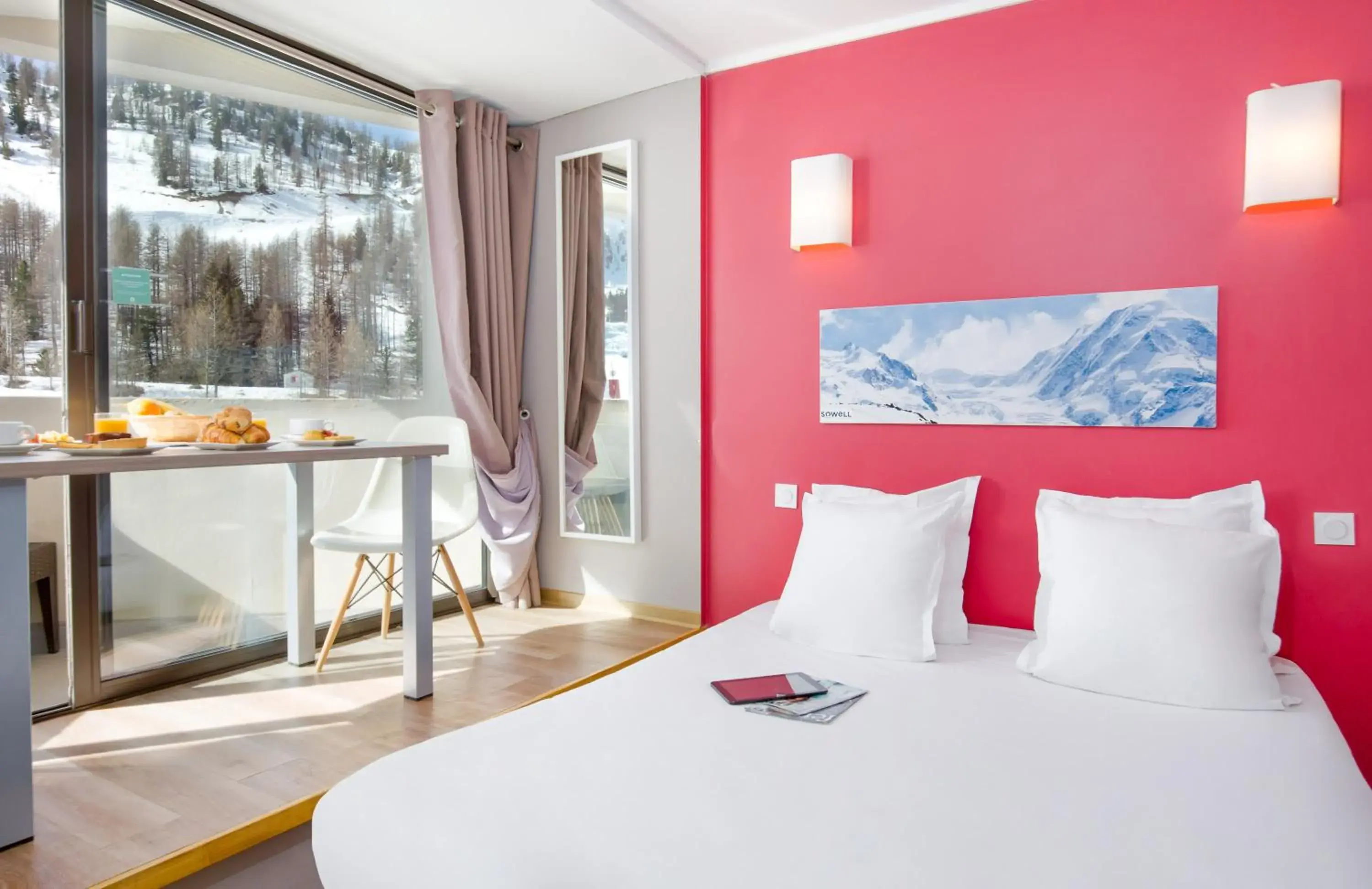 Bedroom, Bed in SOWELL RESIDENCES New Chastillon Bedroom, Bed in SOWELL RESIDENCES New Chastillon