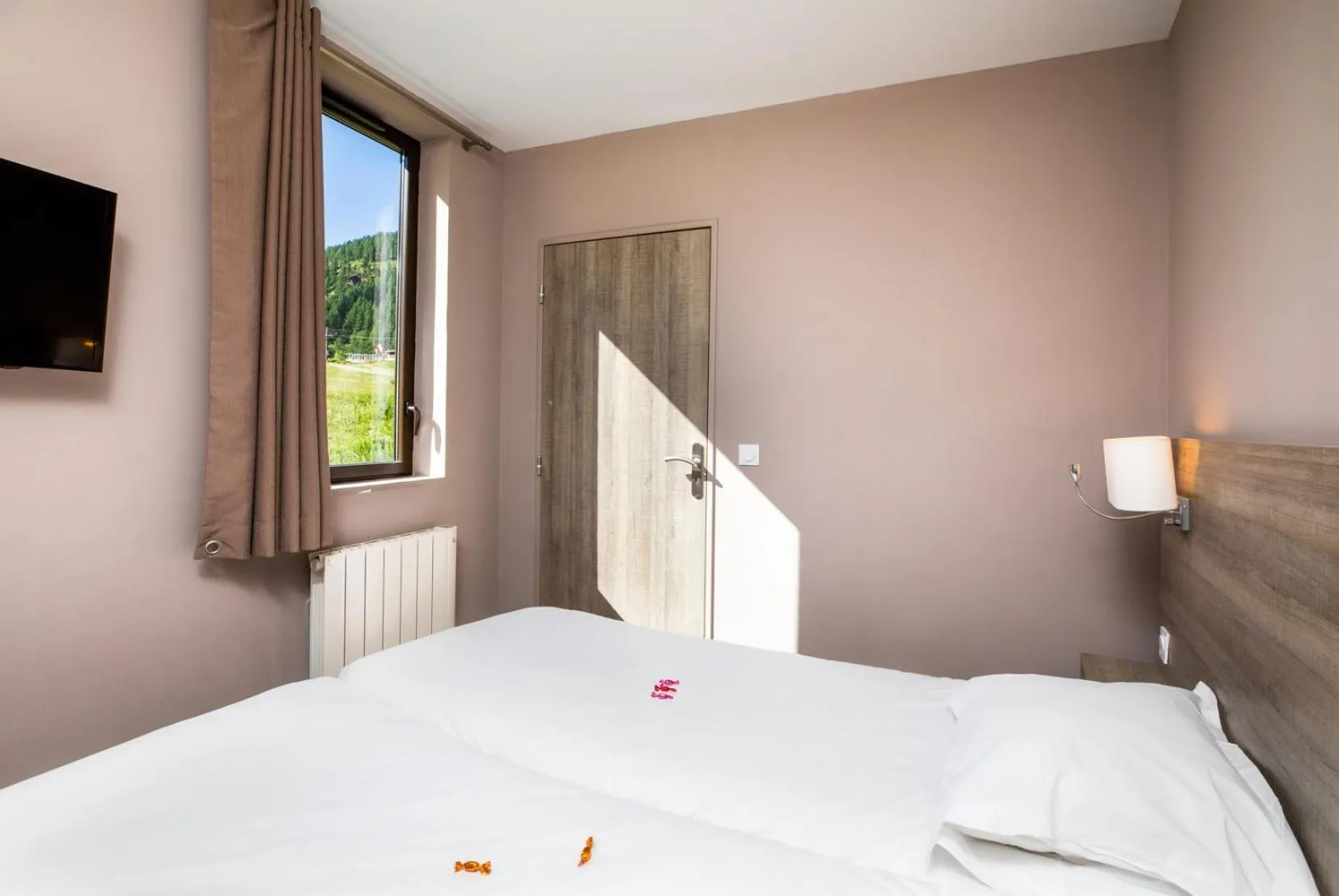 Bed in SOWELL RESIDENCES New Chastillon