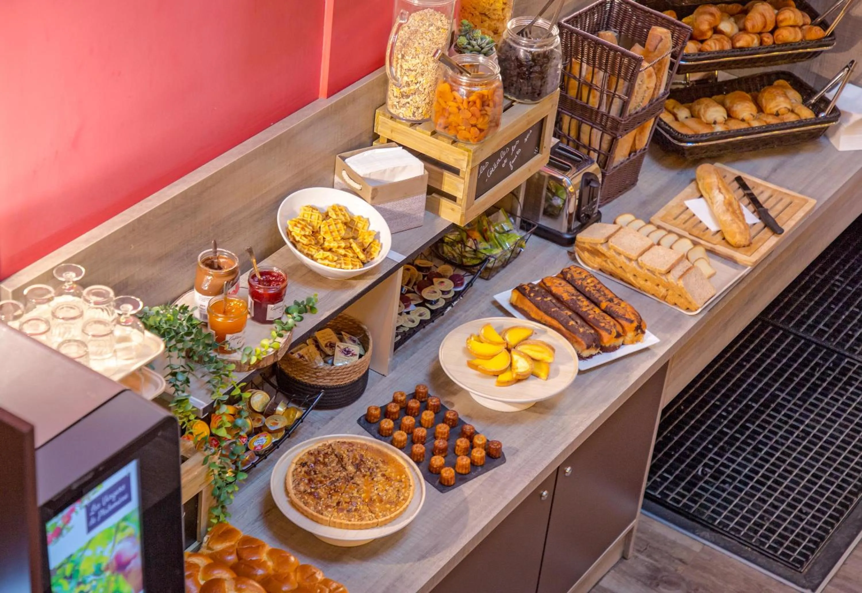 Buffet breakfast in SOWELL RESIDENCES New Chastillon