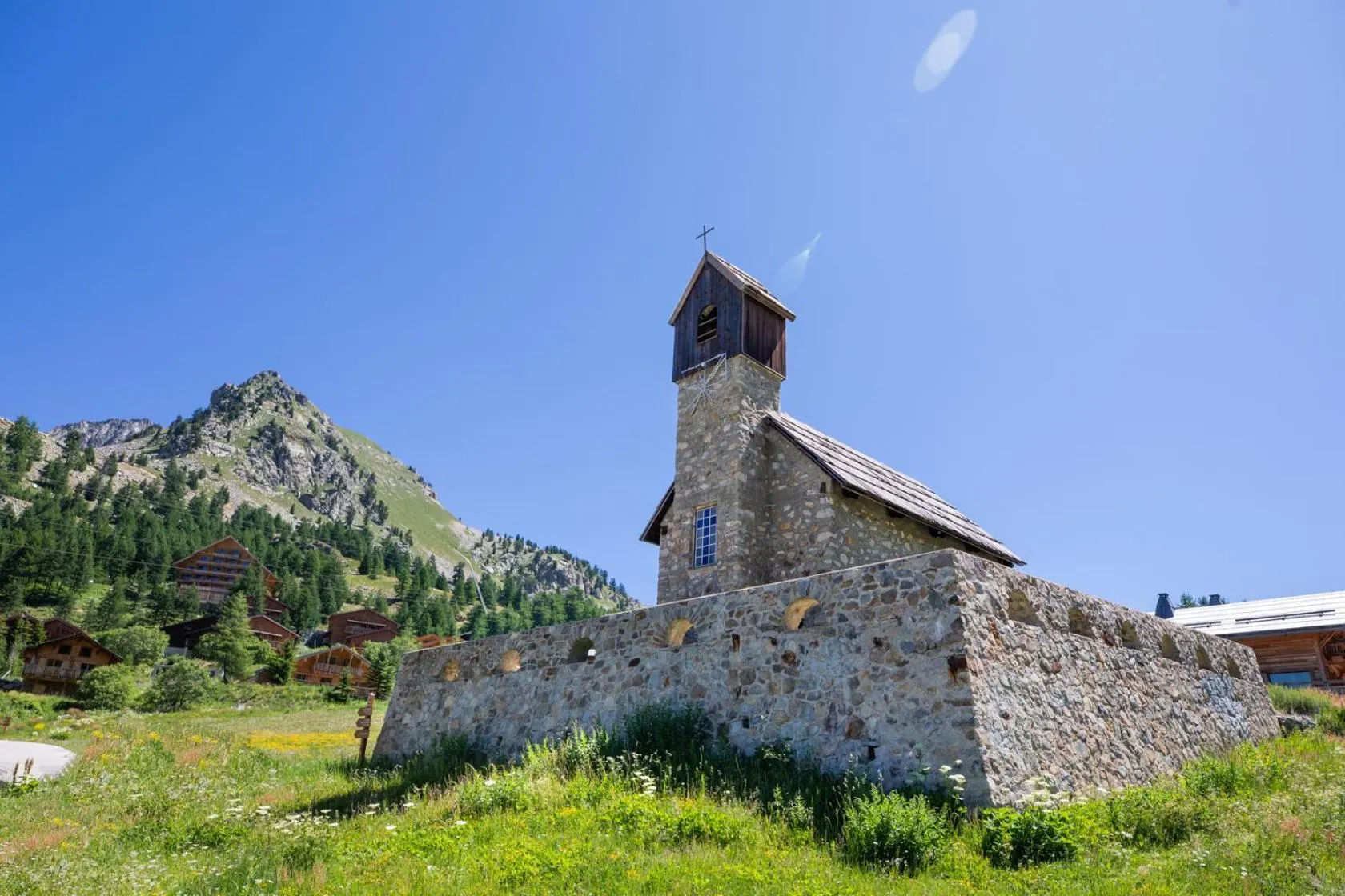 Nearby landmark in SOWELL RESIDENCES New Chastillon