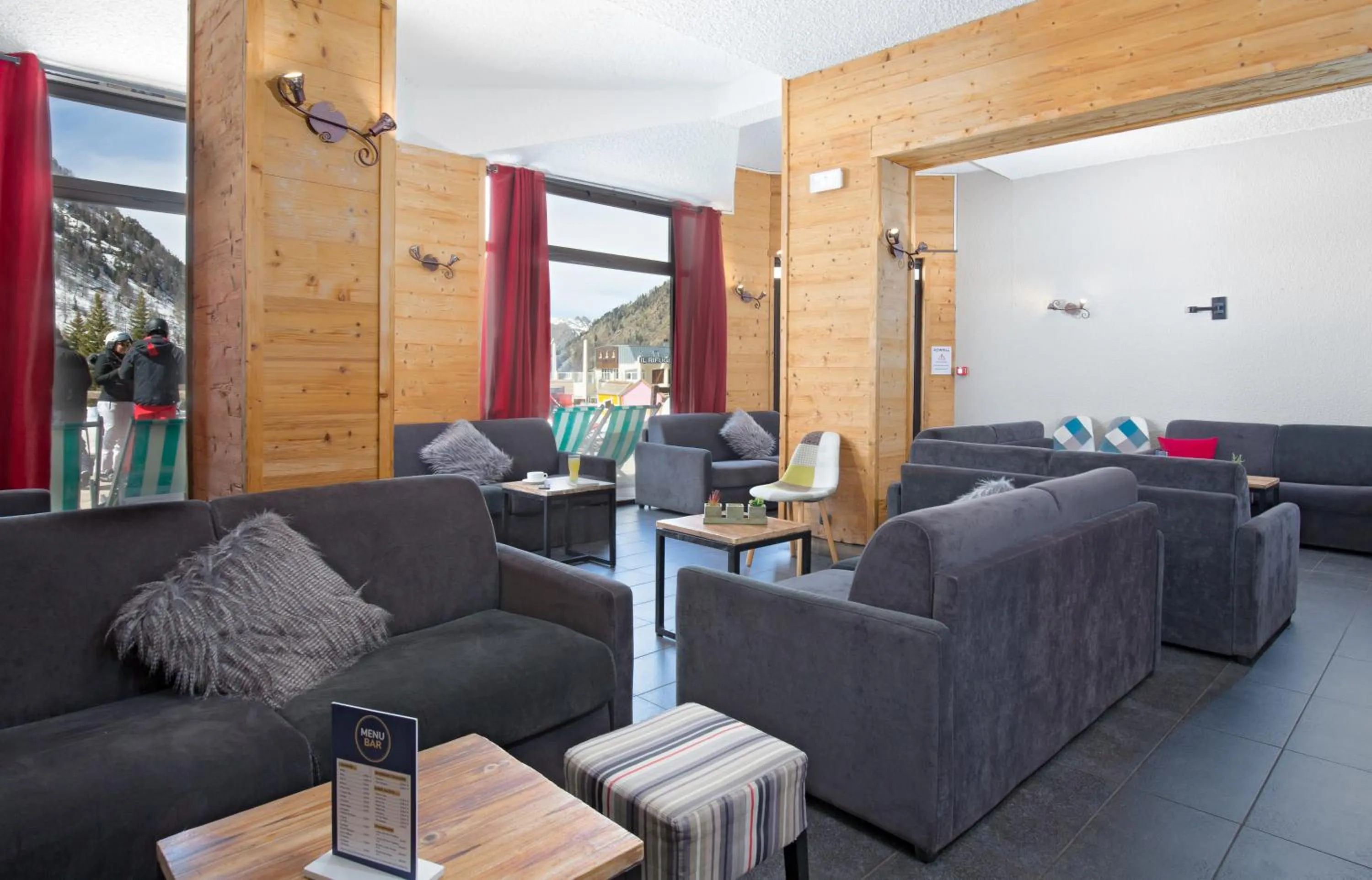 Lounge or bar in SOWELL HOTELS Le Pas du Loup