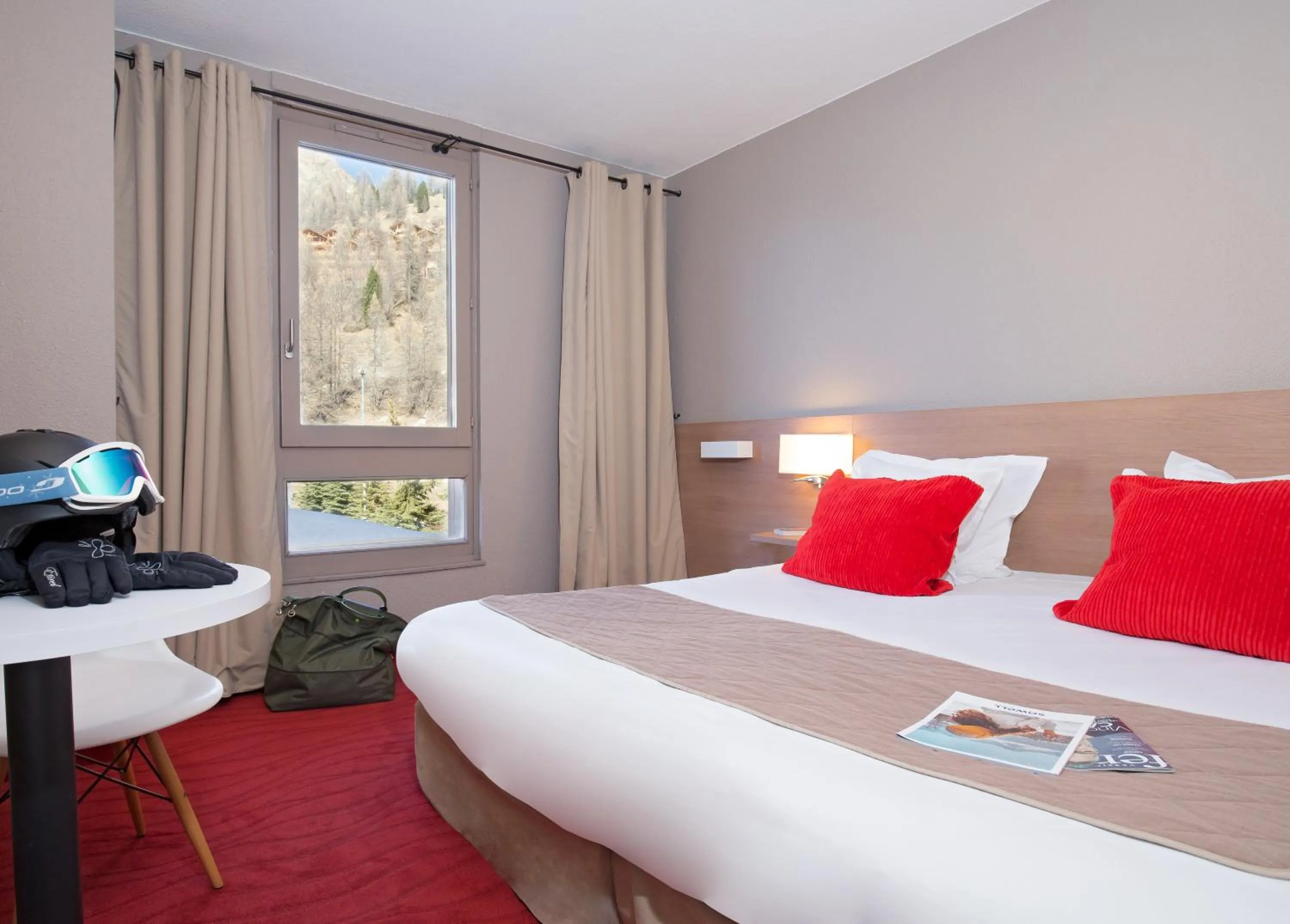 Bedroom, Bed in SOWELL HOTELS Le Pas du Loup