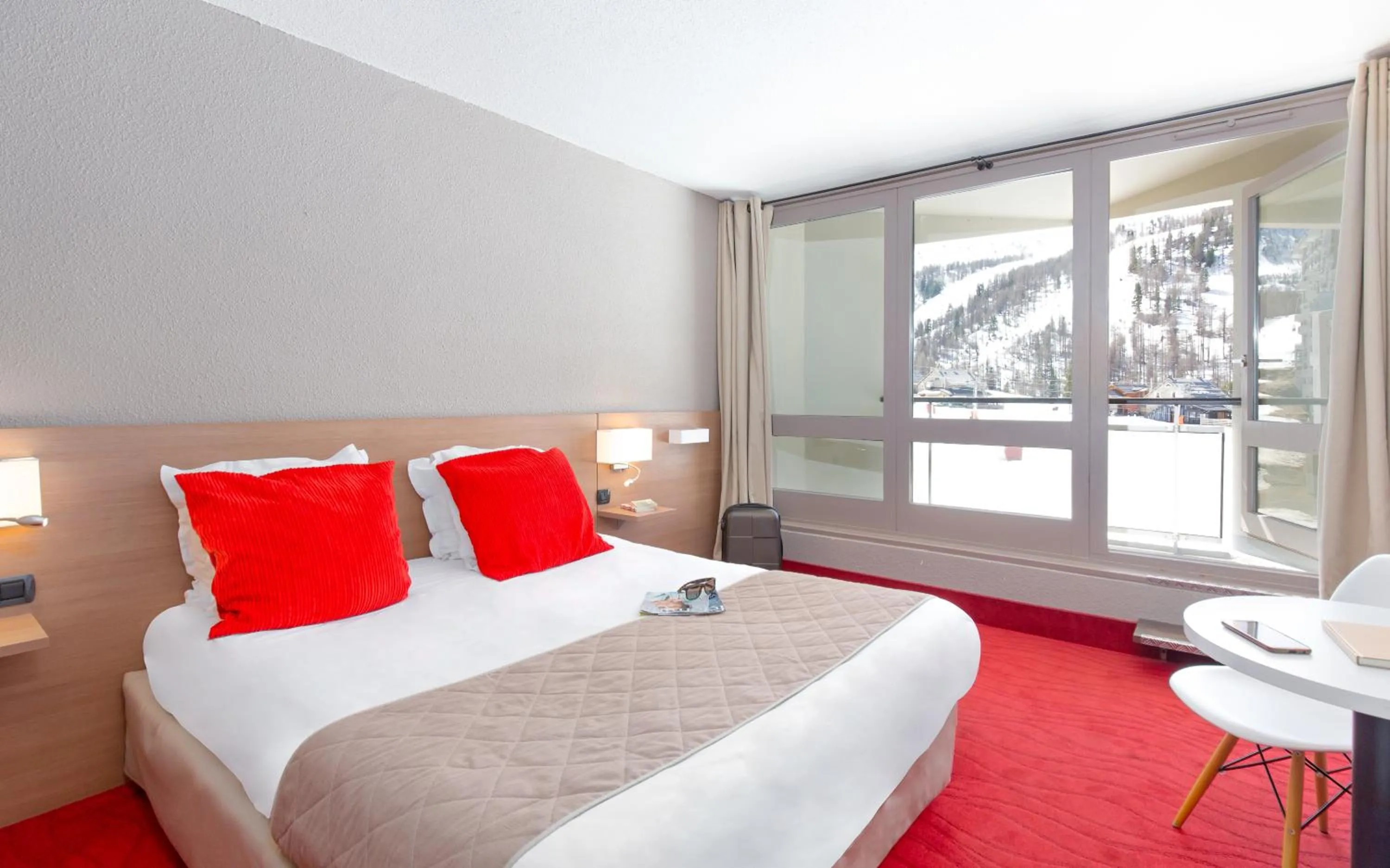 Bedroom, Bed in SOWELL HOTELS Le Pas du Loup