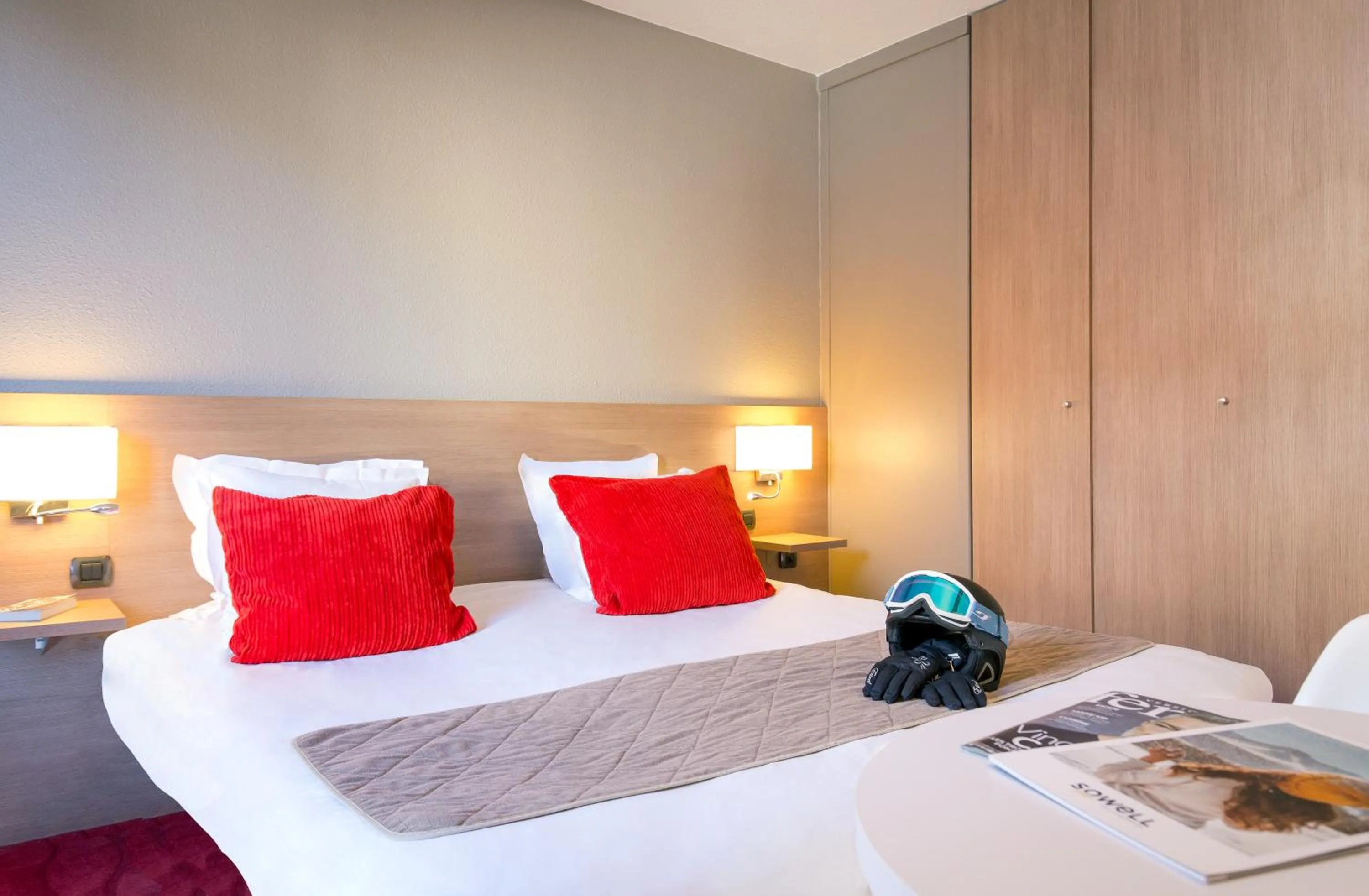 Bedroom, Bed in SOWELL HOTELS Le Pas du Loup