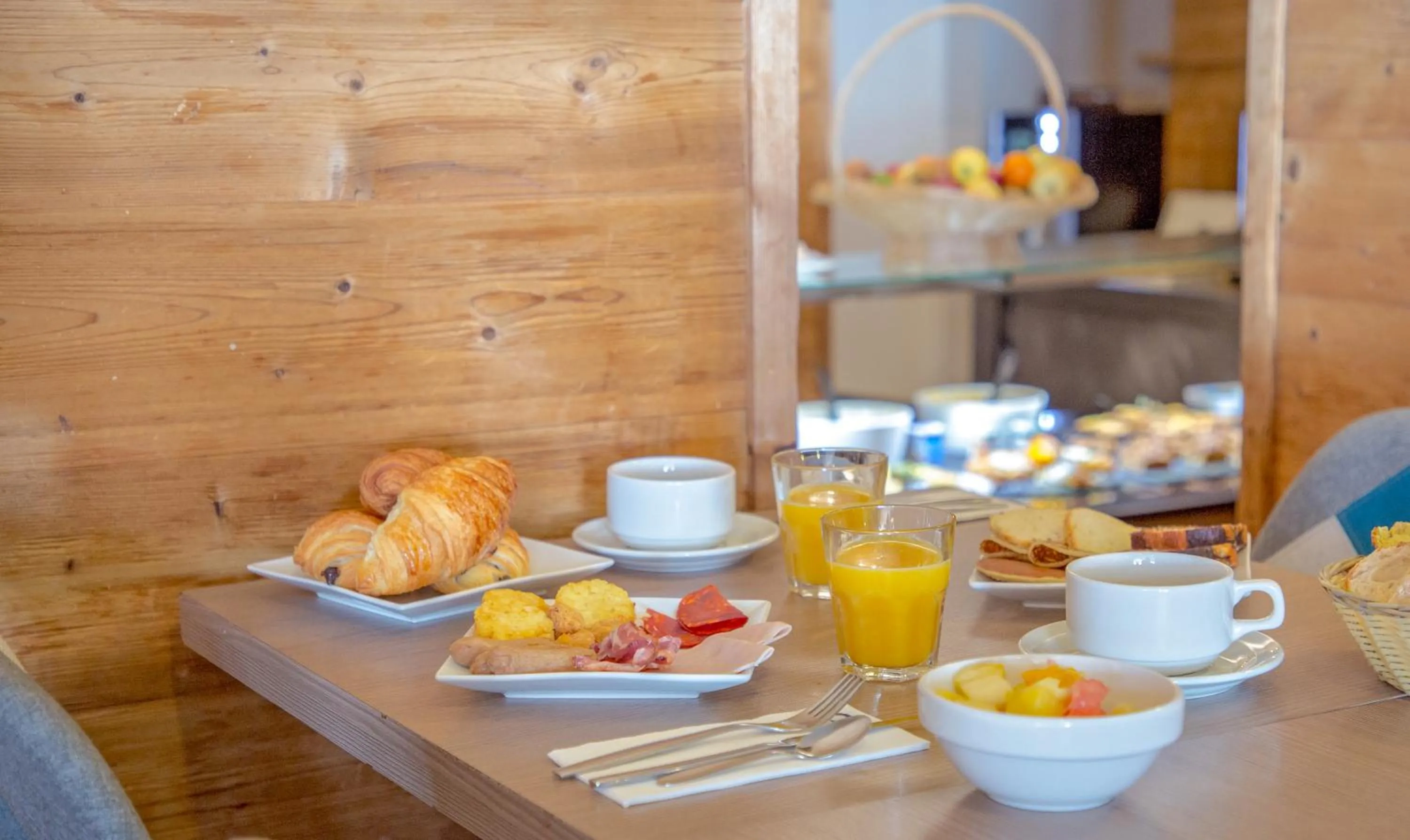 Restaurant/places to eat in SOWELL HOTELS Le Pas du Loup