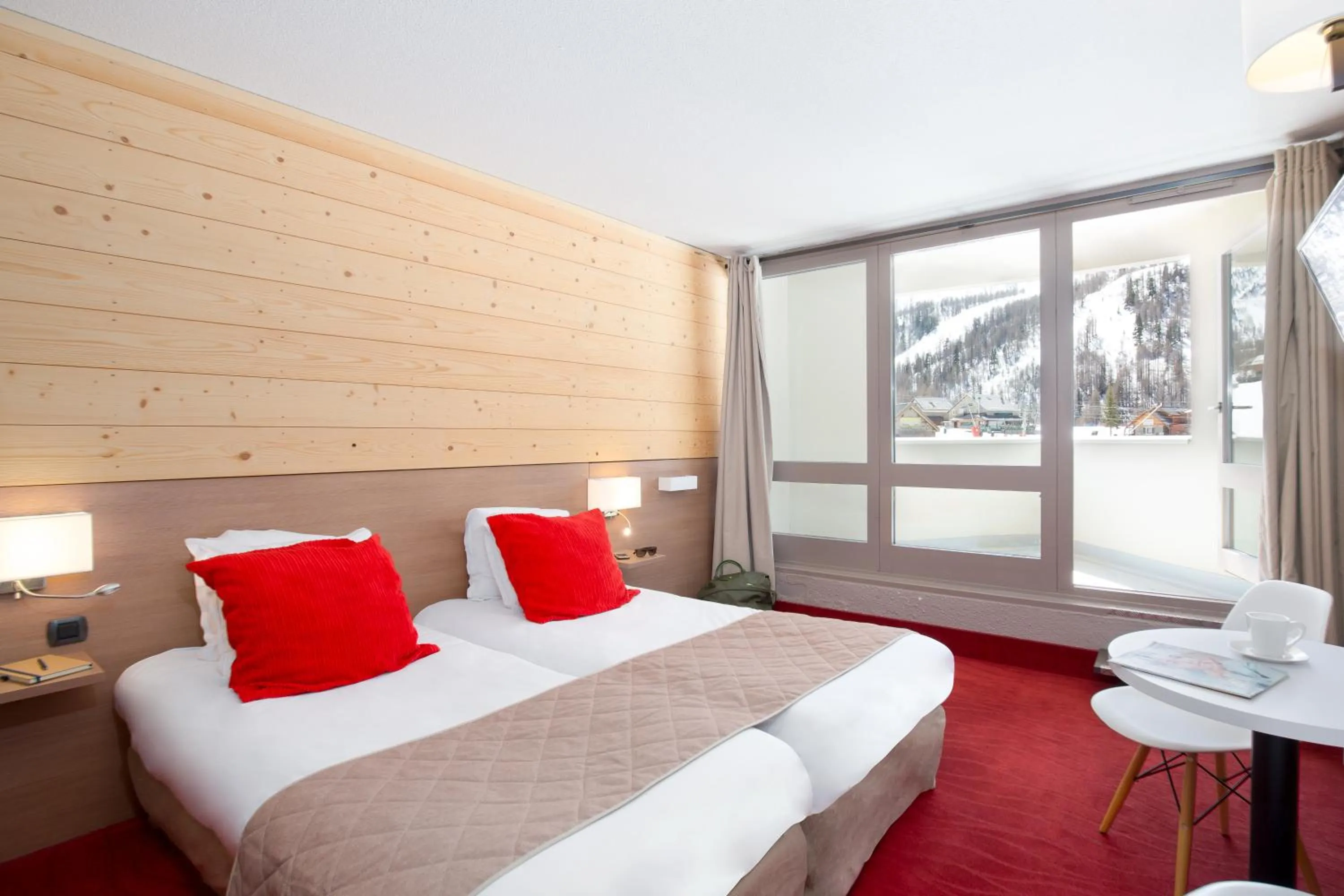 Bedroom, Bed in SOWELL HOTELS Le Pas du Loup