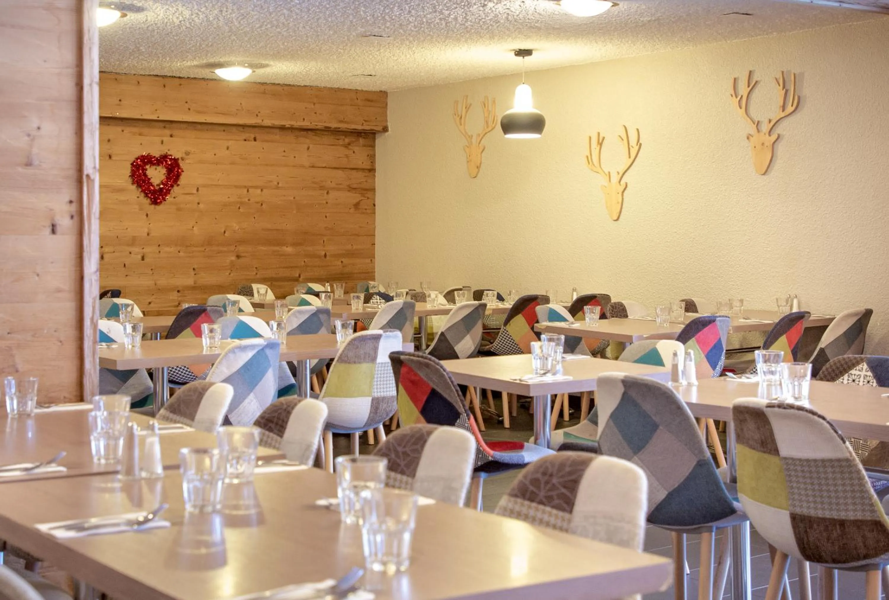 Restaurant/places to eat in SOWELL HOTELS Le Pas du Loup