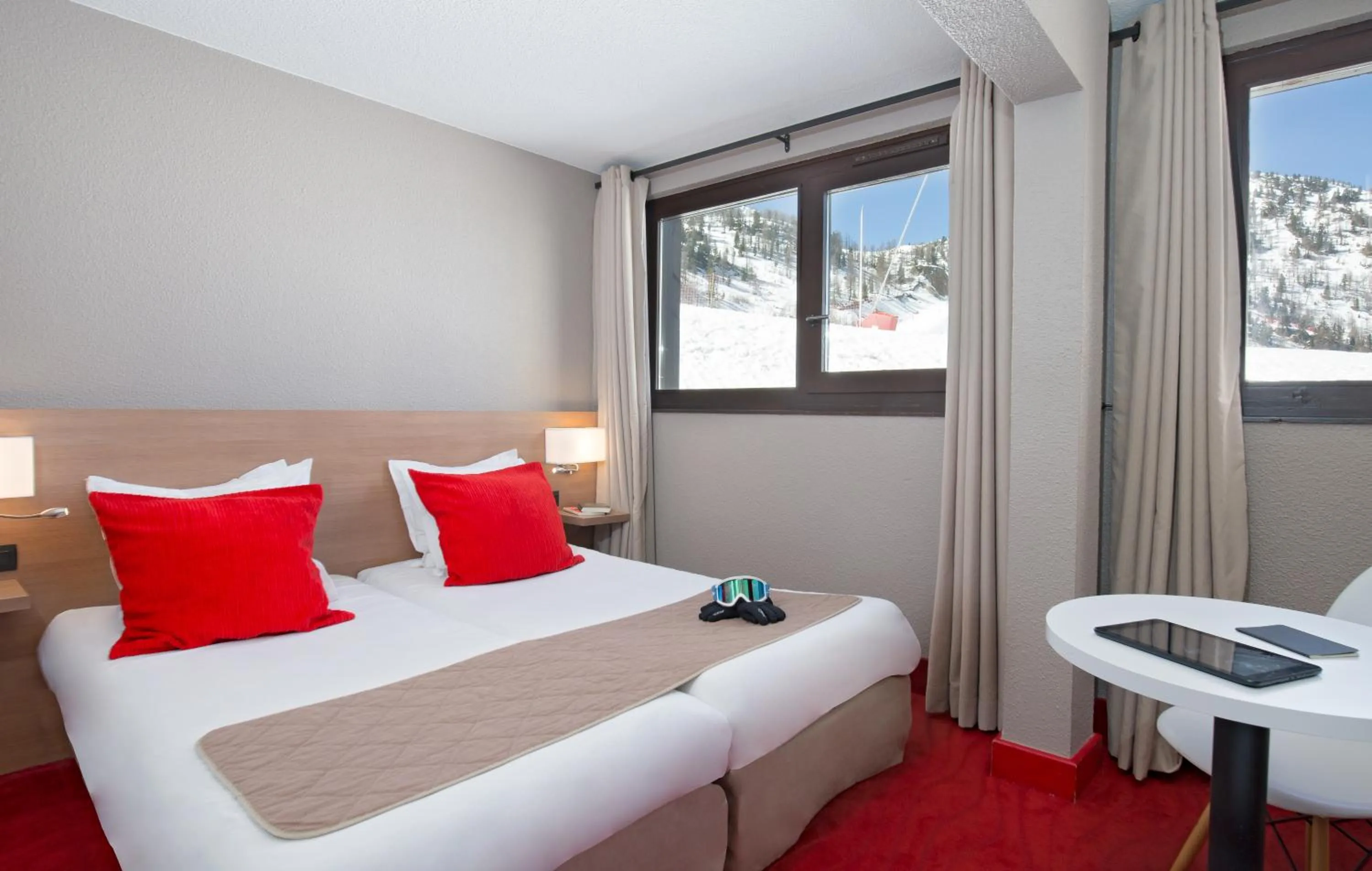 Bedroom, Bed in SOWELL HOTELS Le Pas du Loup