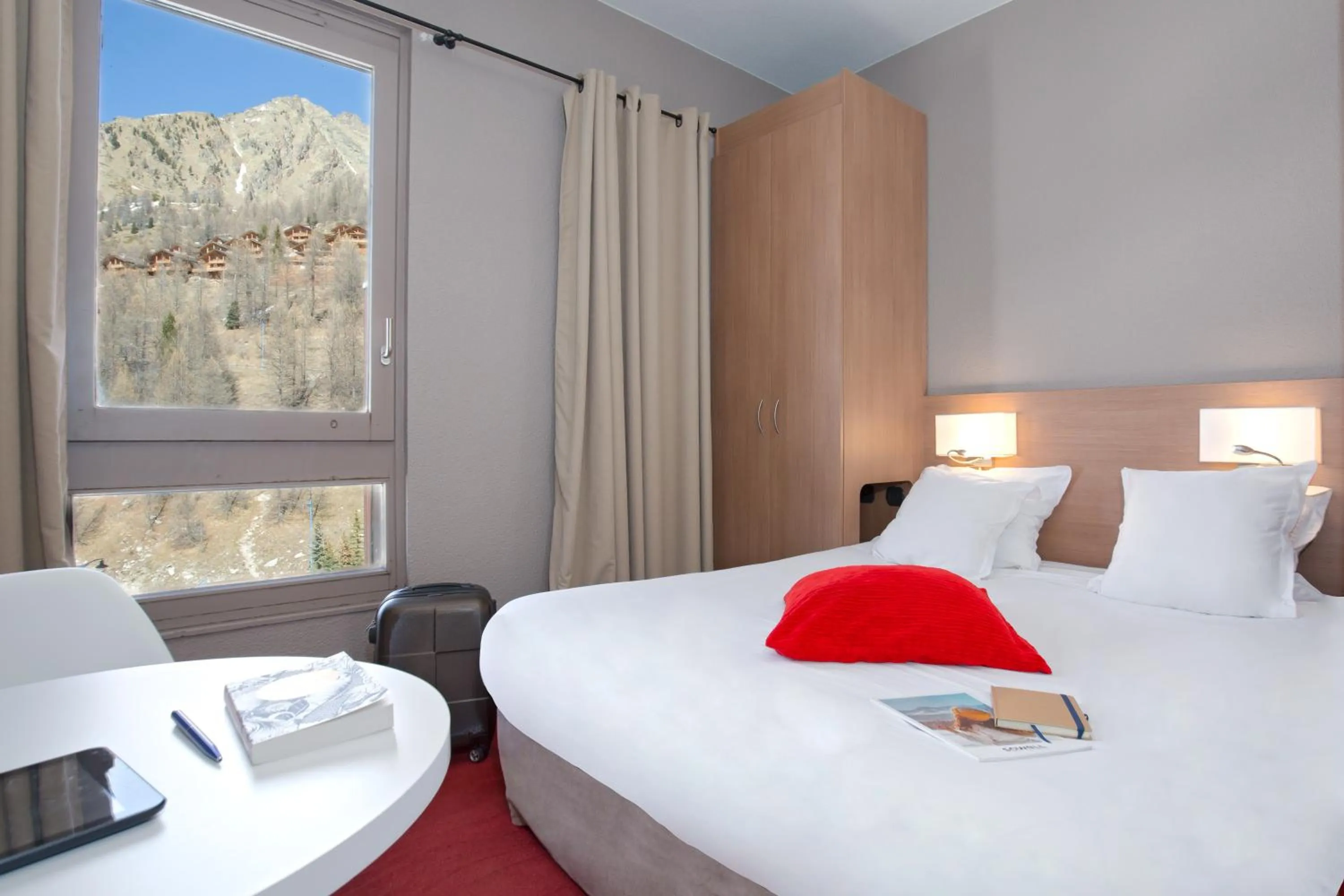 Bedroom, Bed in SOWELL HOTELS Le Pas du Loup