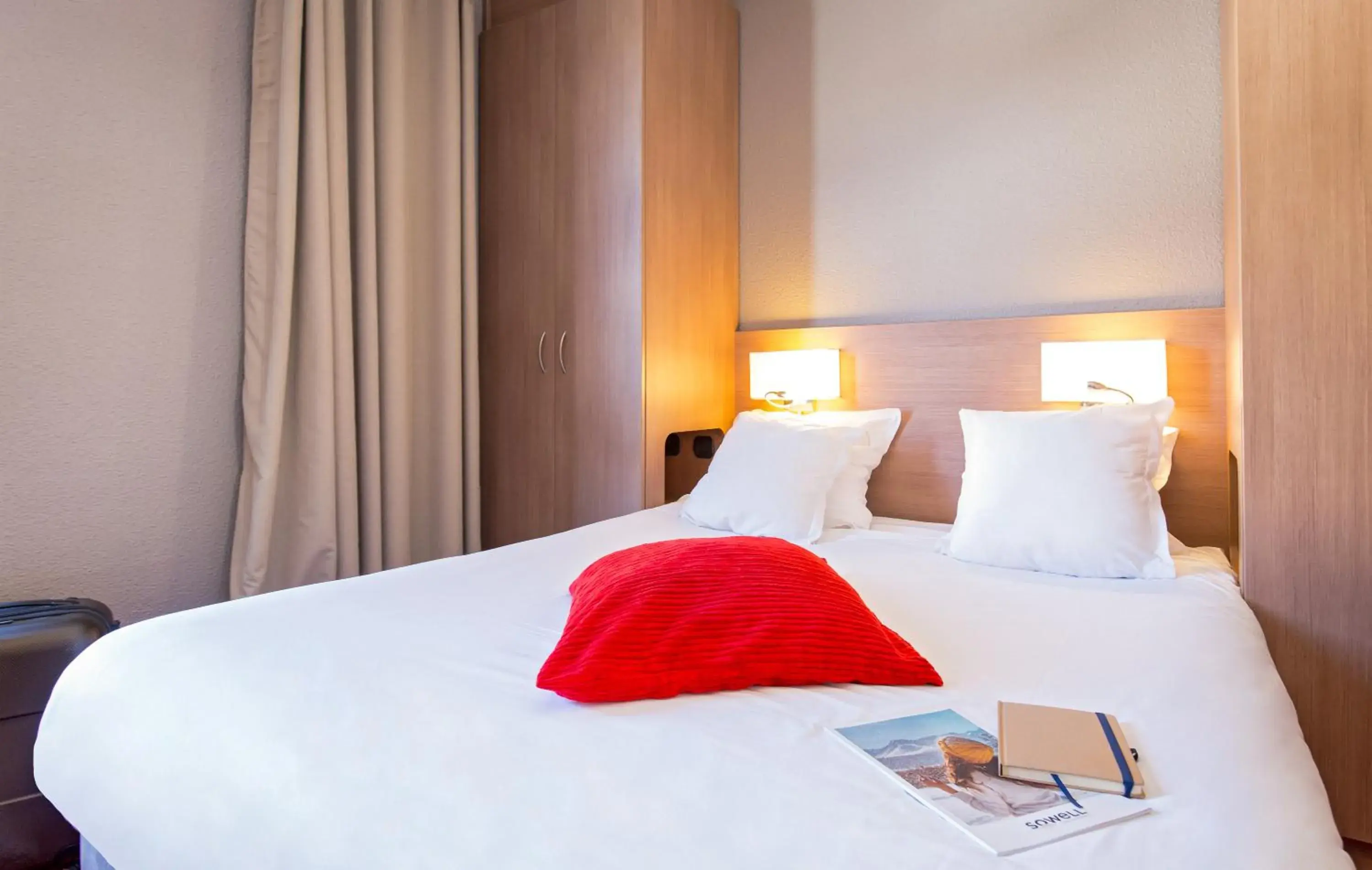 Bedroom, Bed in SOWELL HOTELS Le Pas du Loup Bedroom, Bed in SOWELL HOTELS Le Pas du Loup