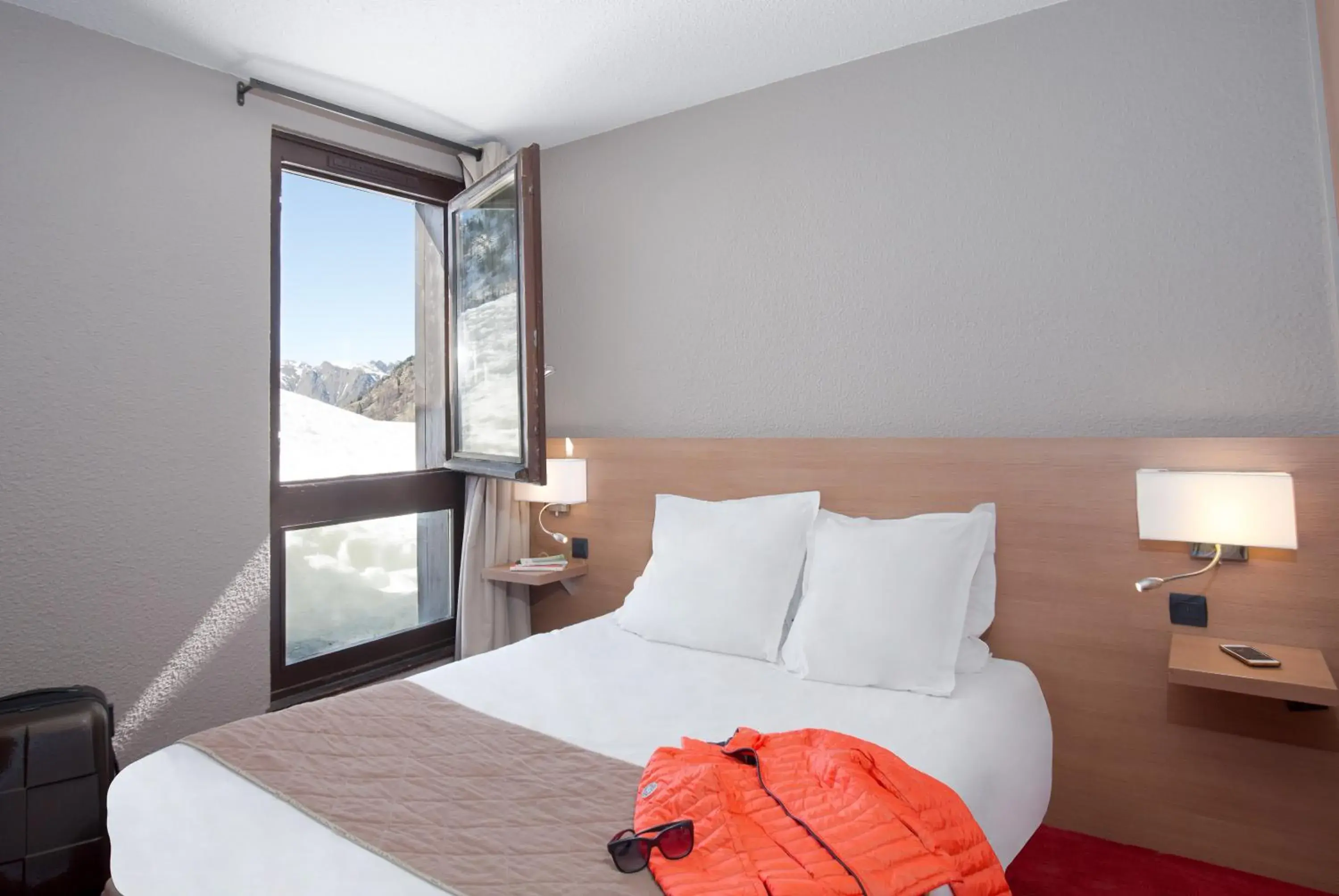 Bedroom, Bed in SOWELL HOTELS Le Pas du Loup Bedroom, Bed in SOWELL HOTELS Le Pas du Loup