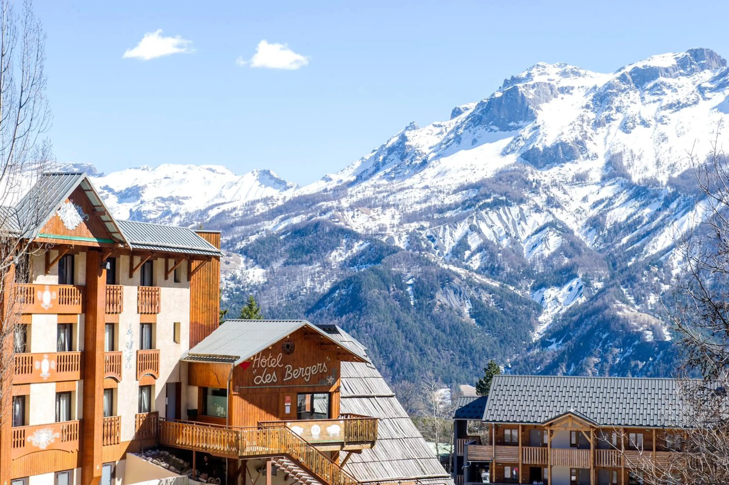Facade/entrance in SOWELL Family Les Bergers
