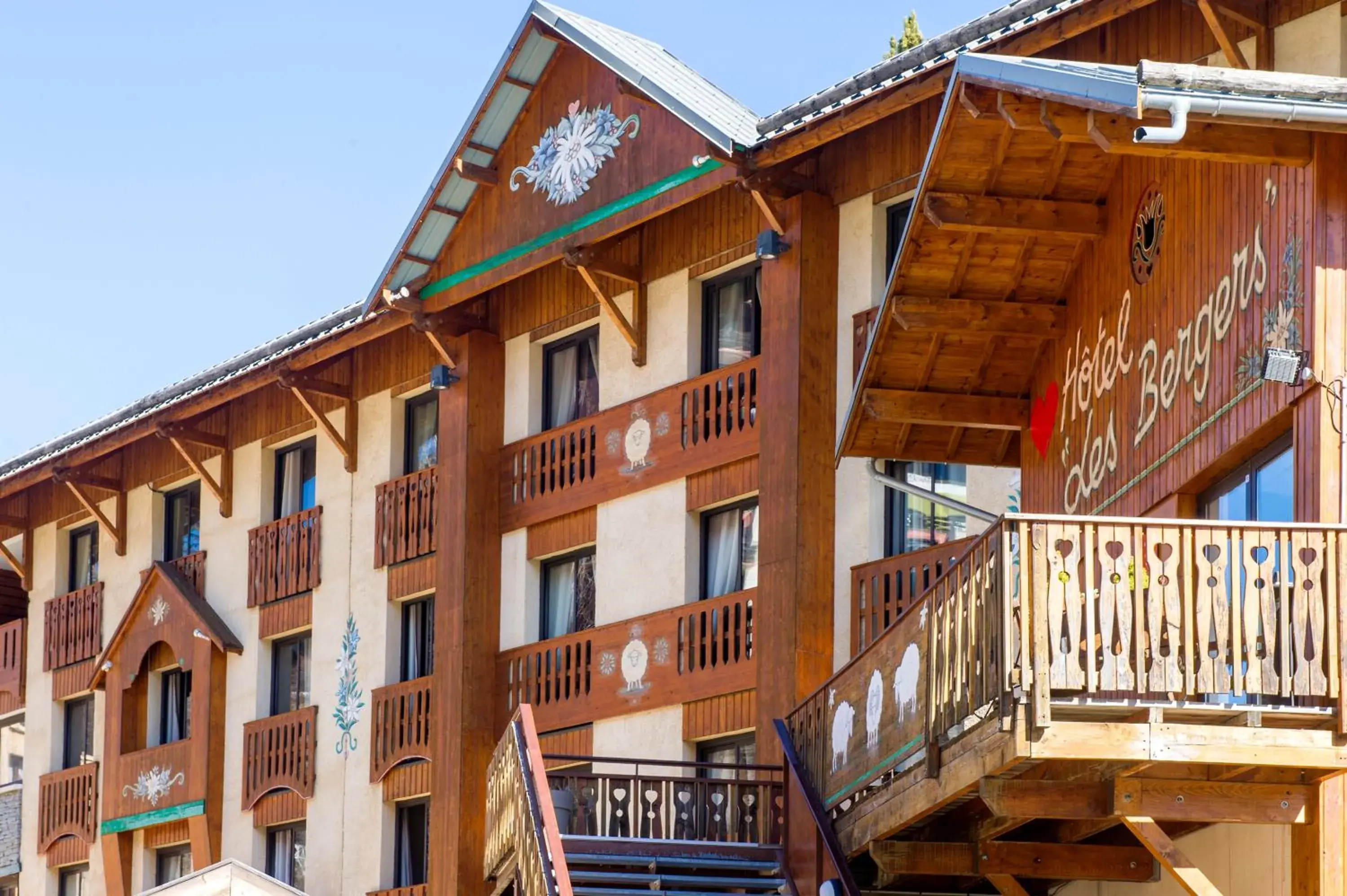 Facade/entrance in SOWELL Family Les Bergers Facade/entrance in SOWELL Family Les Bergers