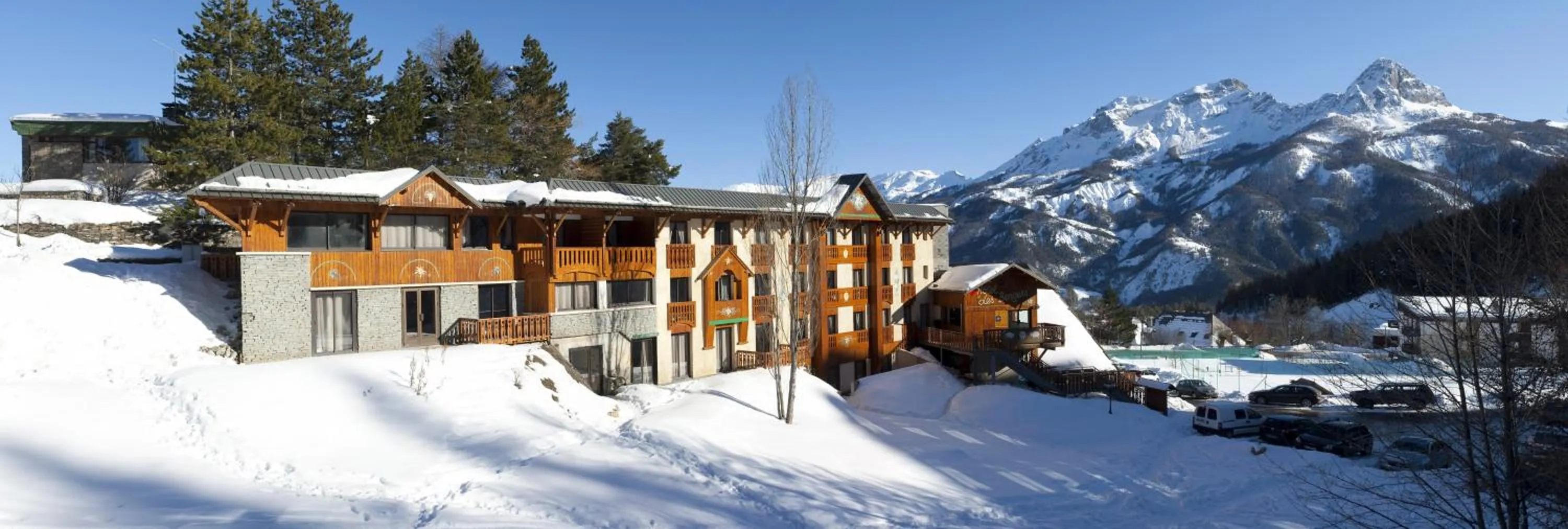 Facade/entrance in SOWELL Family Les Bergers