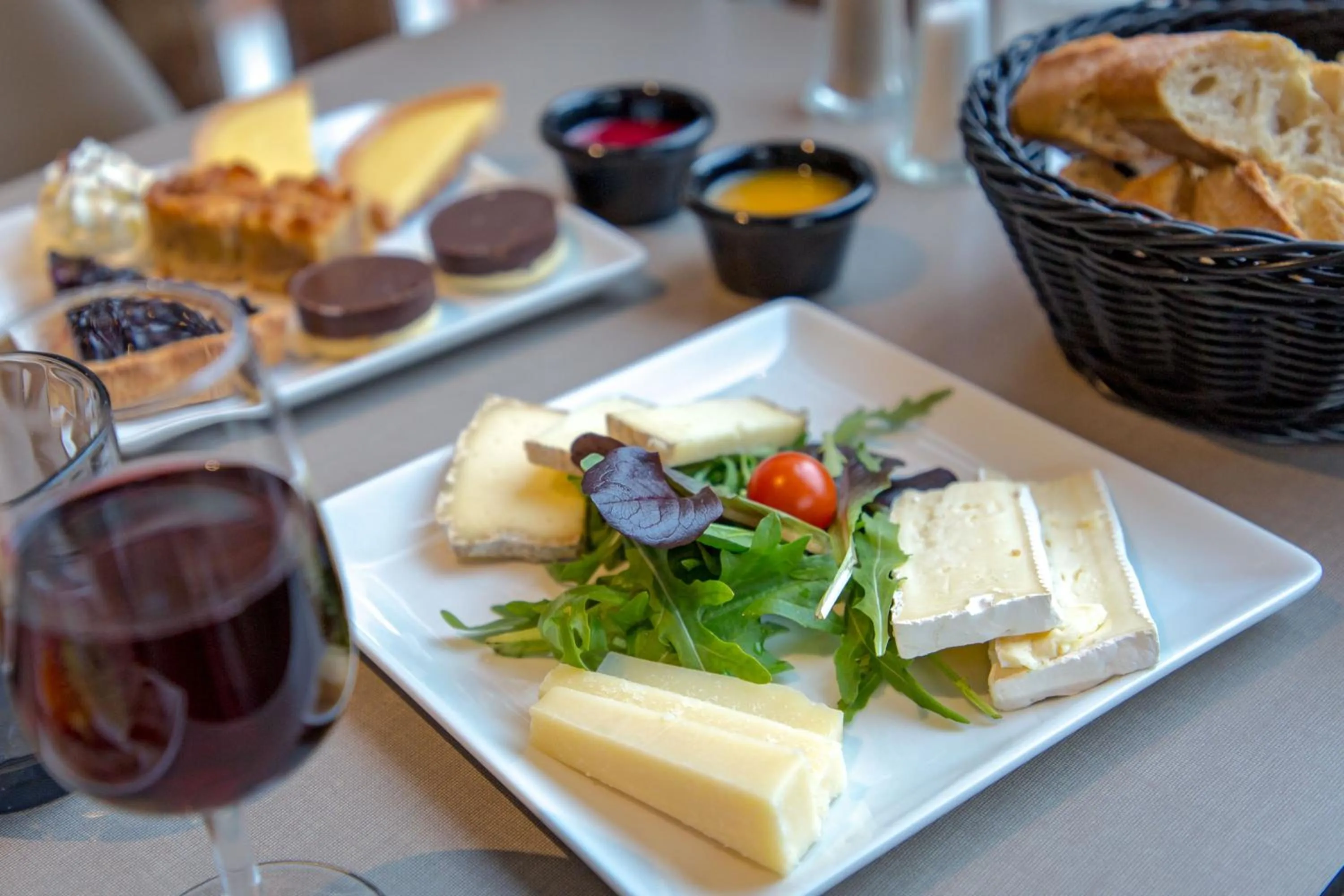 Restaurant/places to eat in SOWELL Family Les Bergers