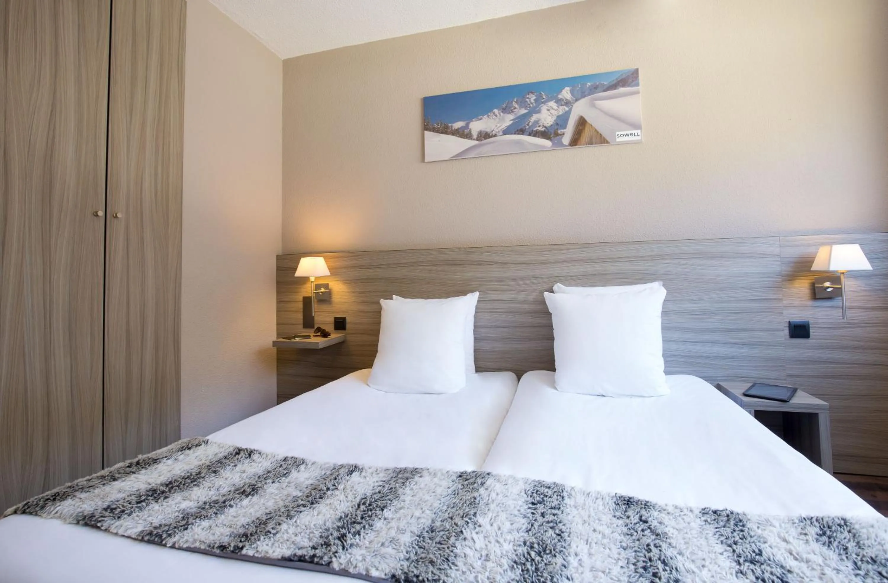 Bedroom, Bed in SOWELL Family Les Bergers