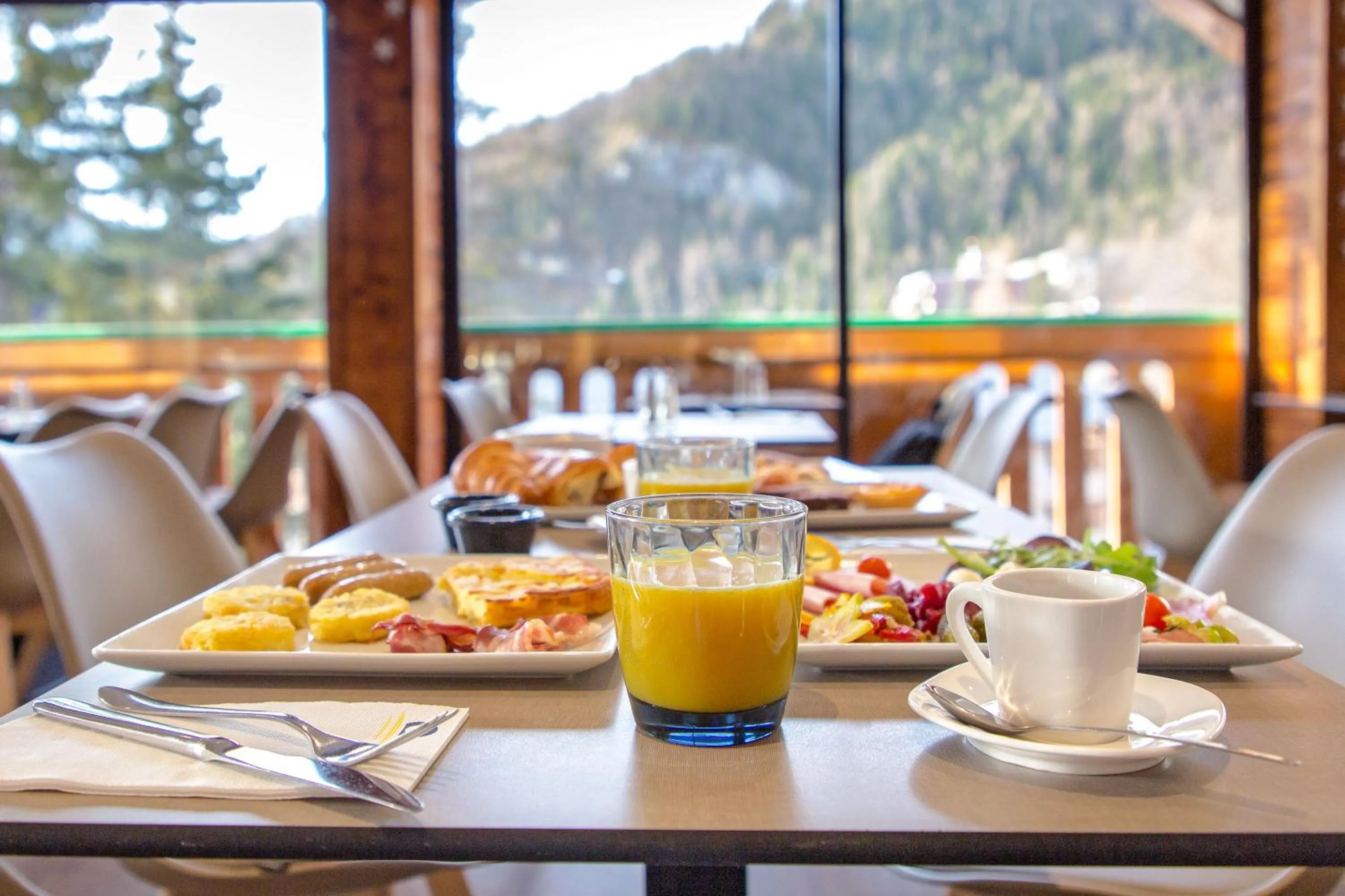 Breakfast in SOWELL Family Les Bergers