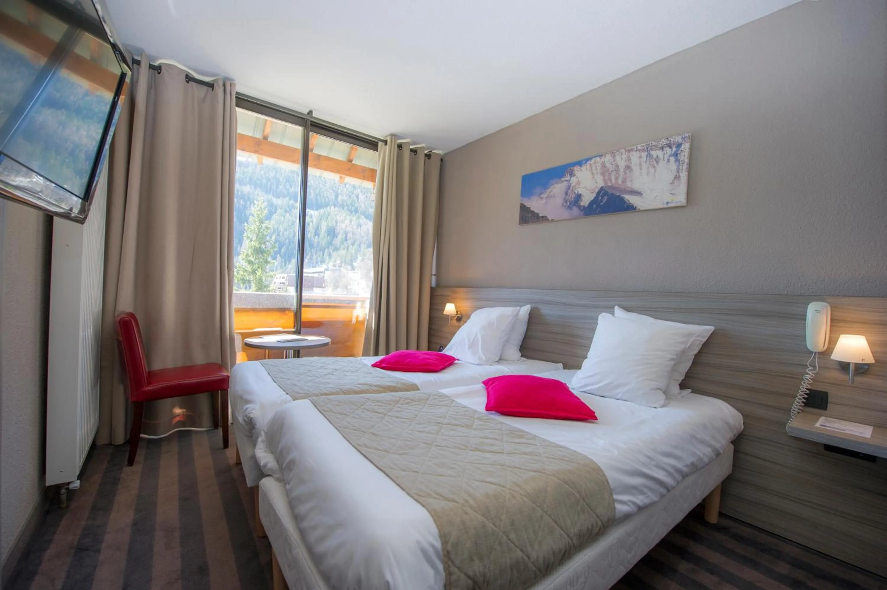 Superior Twin Room in SOWELL Family Les Bergers