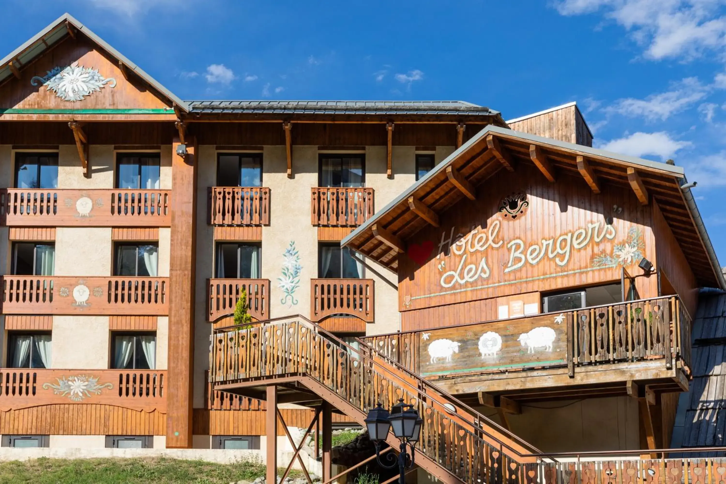 Property building in SOWELL Family Les Bergers Property building in SOWELL Family Les Bergers