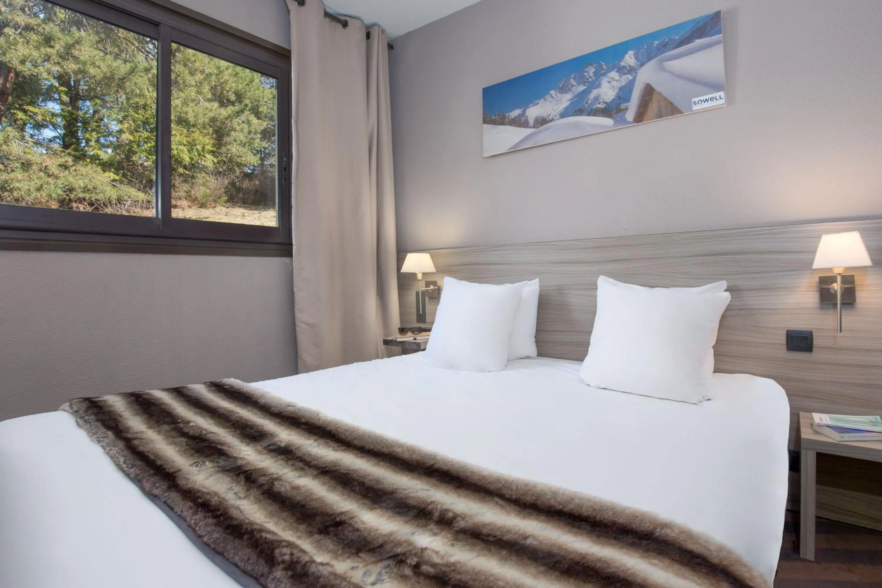 Bedroom, Bed in SOWELL Family Les Bergers