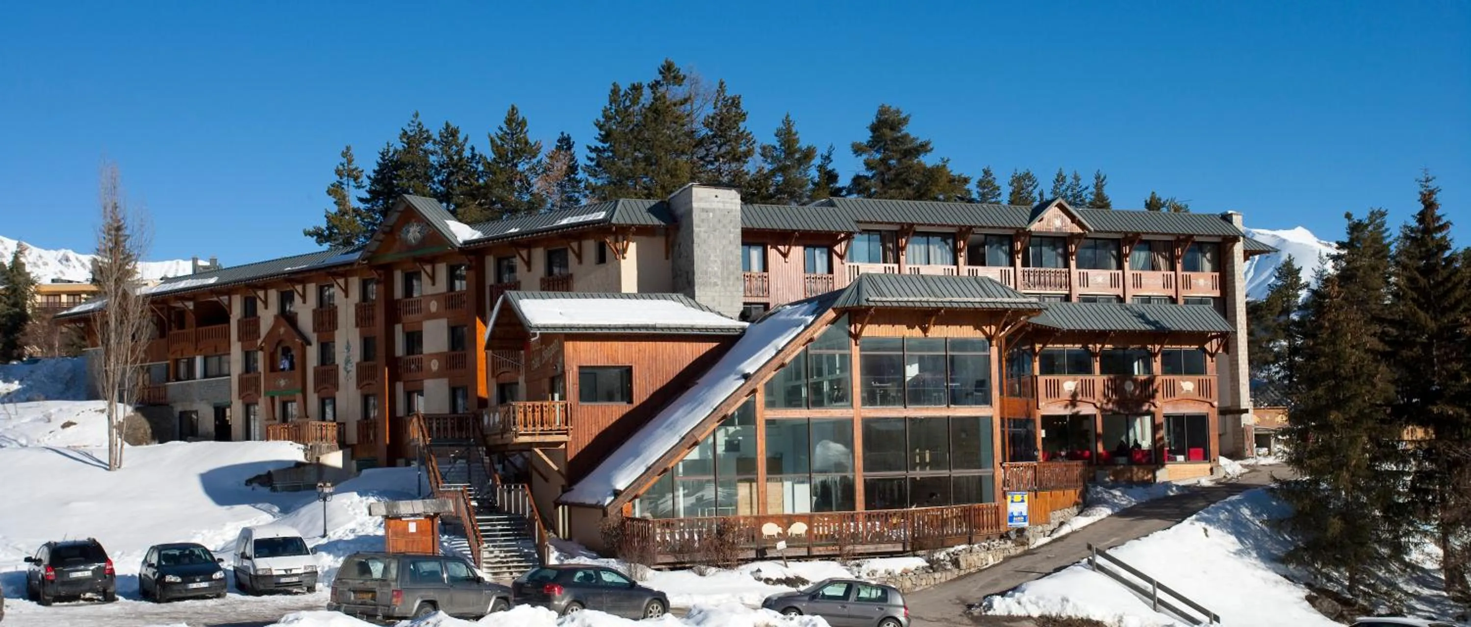 Facade/entrance in SOWELL Family Les Bergers