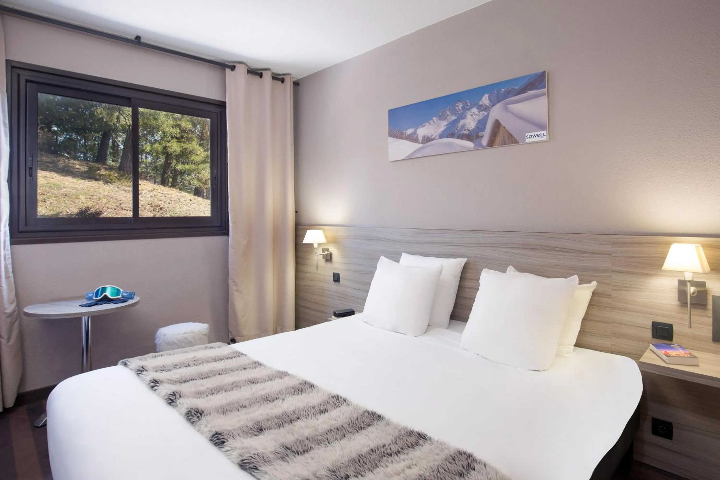 Bedroom, Bed in SOWELL Family Les Bergers