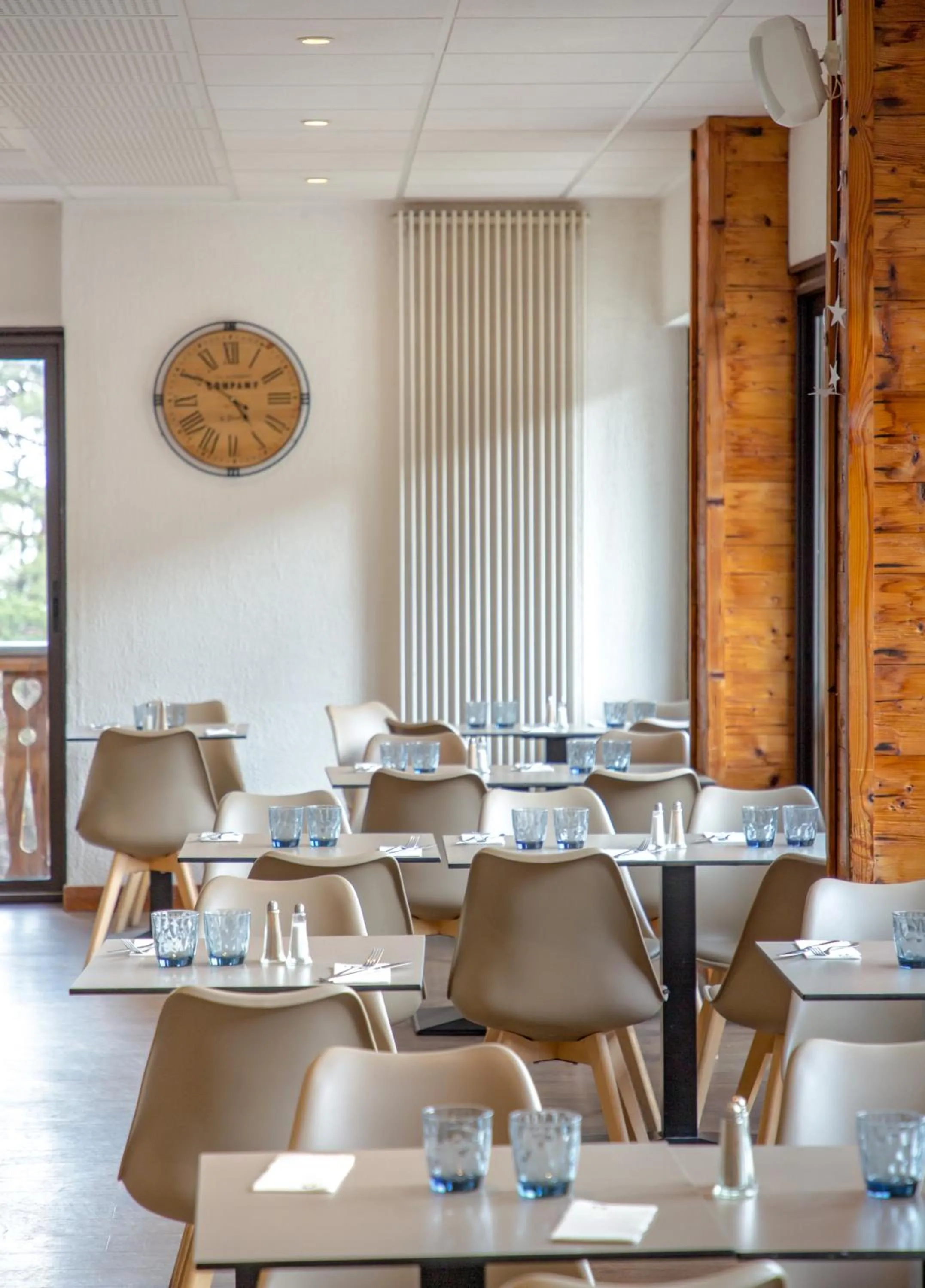 Restaurant/places to eat in SOWELL Family Les Bergers