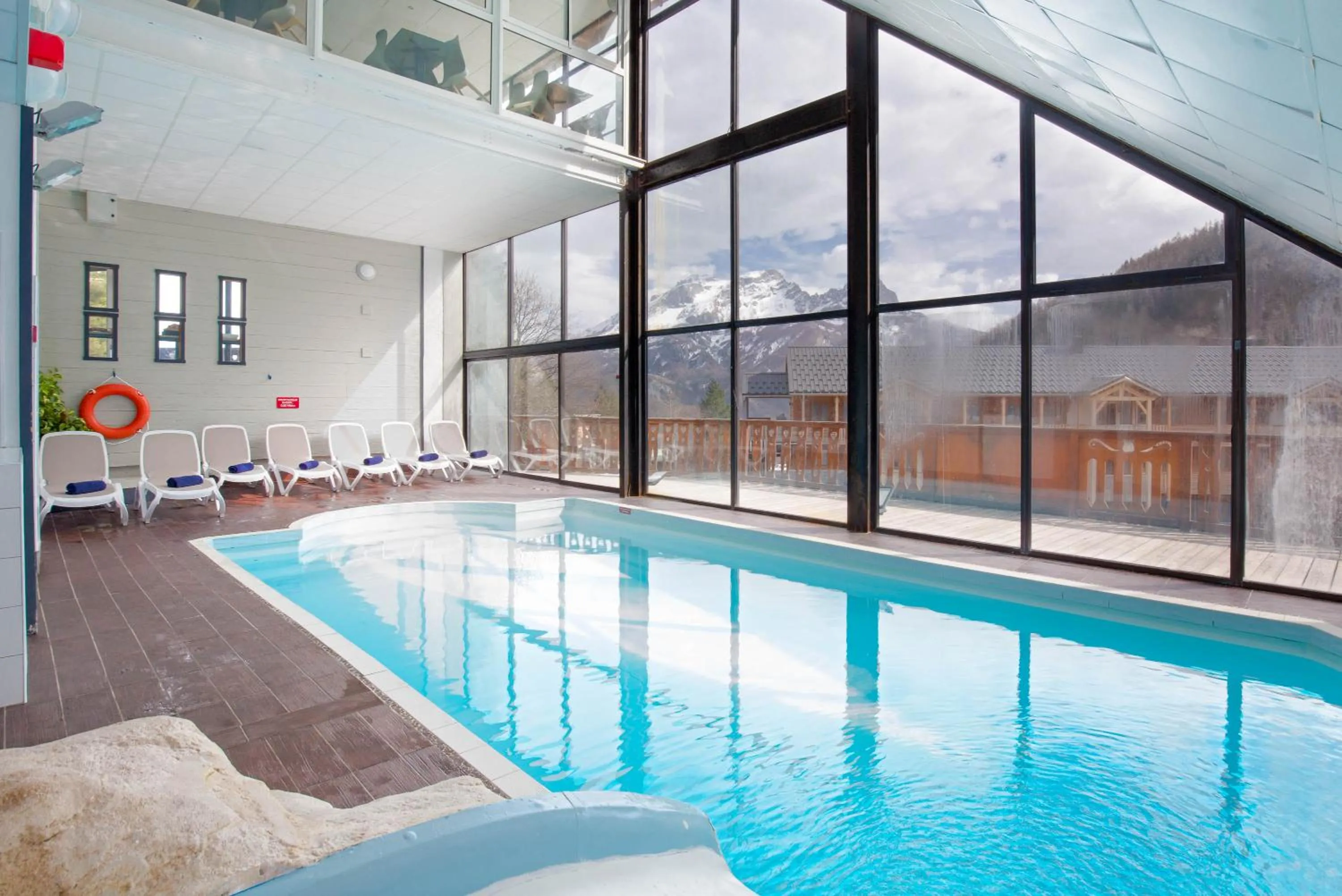 Swimming pool in SOWELL Family Les Bergers