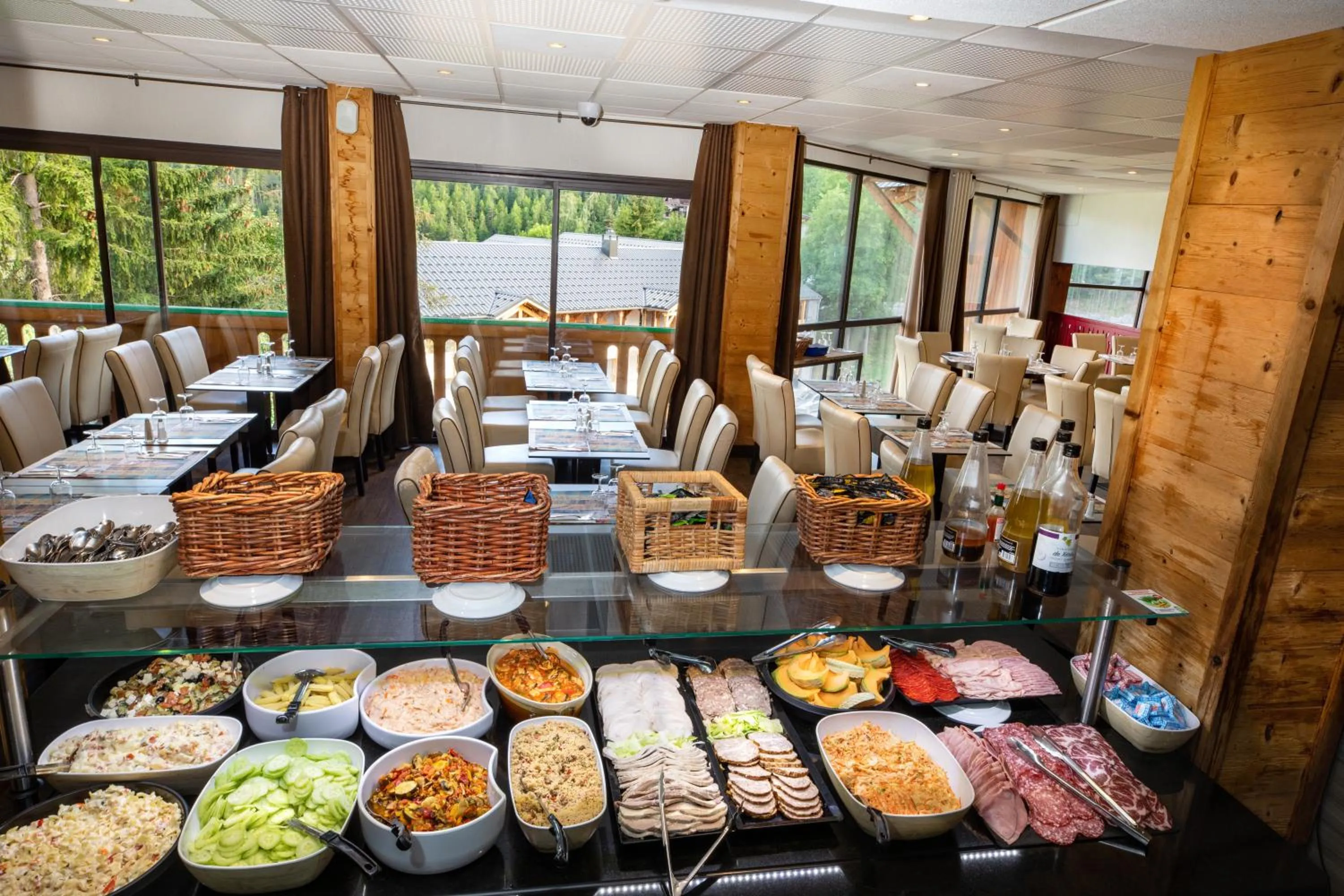 Restaurant/places to eat in SOWELL Family Les Bergers