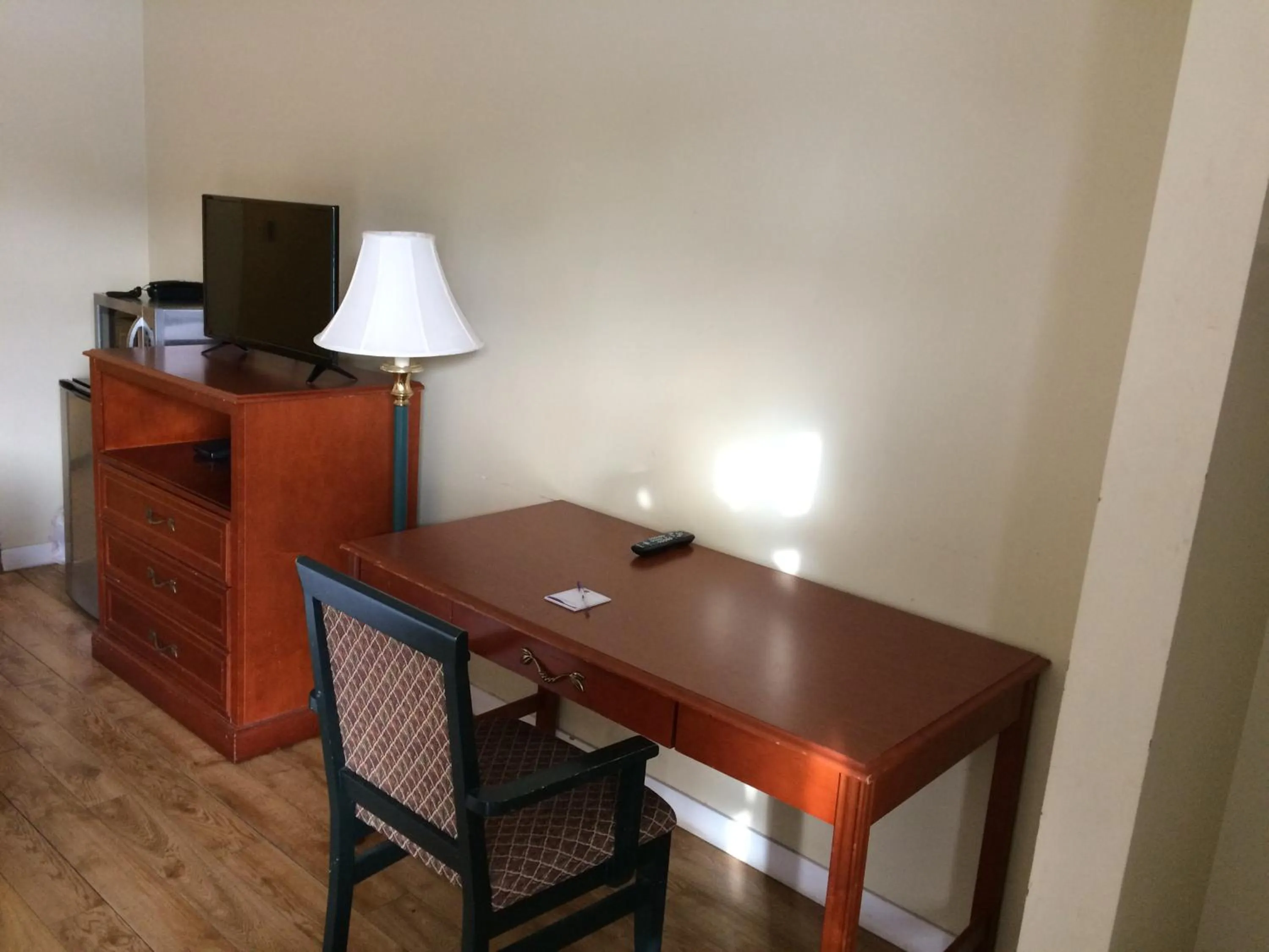 TV and multimedia in Nice Inn Edmonton