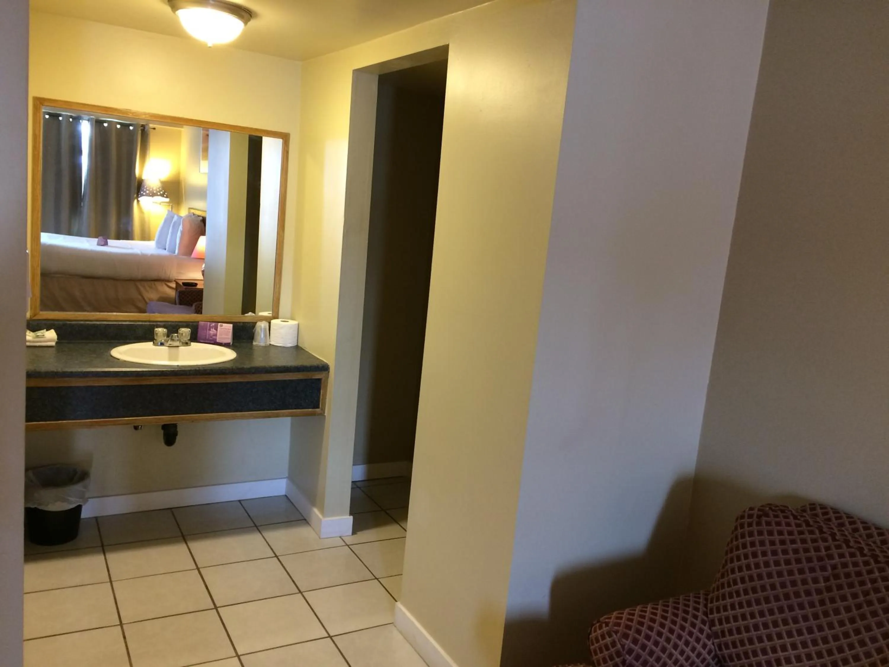 Bathroom in Nice Inn Edmonton