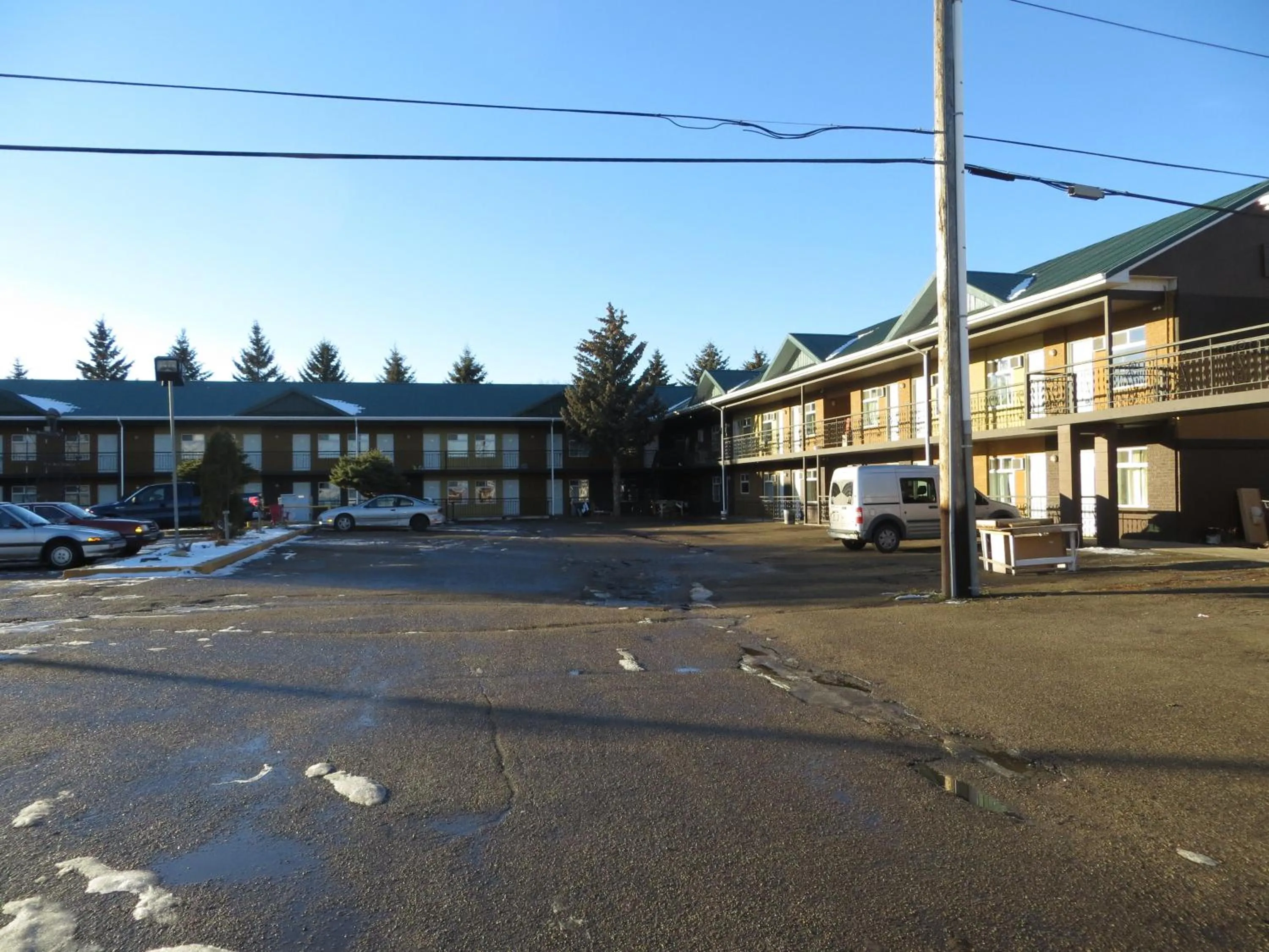 Property building in Nice Inn Edmonton